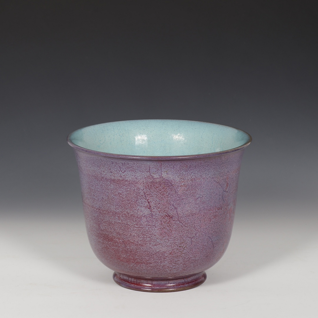 旧藏 宋钧窑玫瑰紫釉仰钟式花盆 规格:高21公分 口径26公分