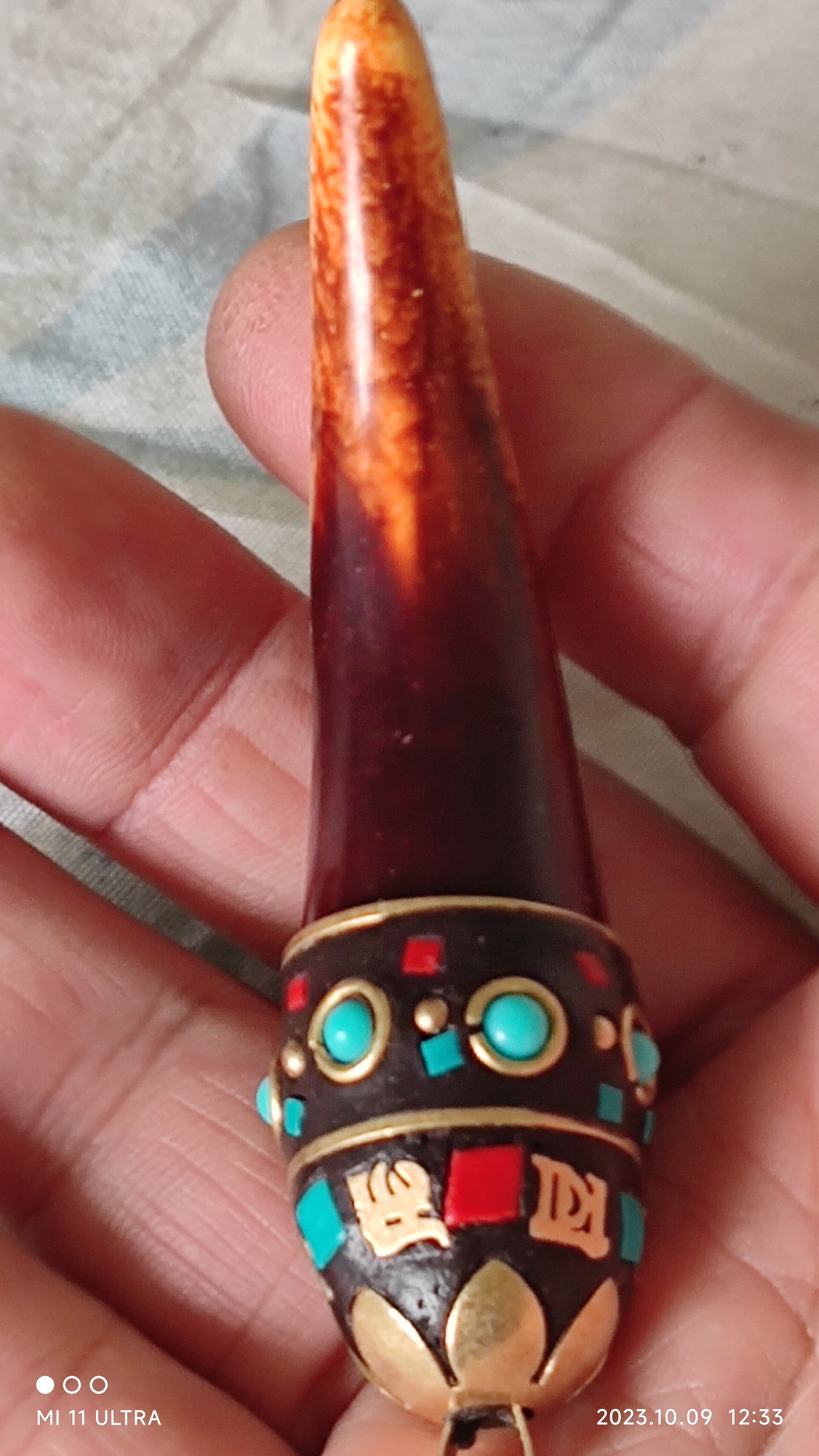 精美的虎牙手把件鉴赏.