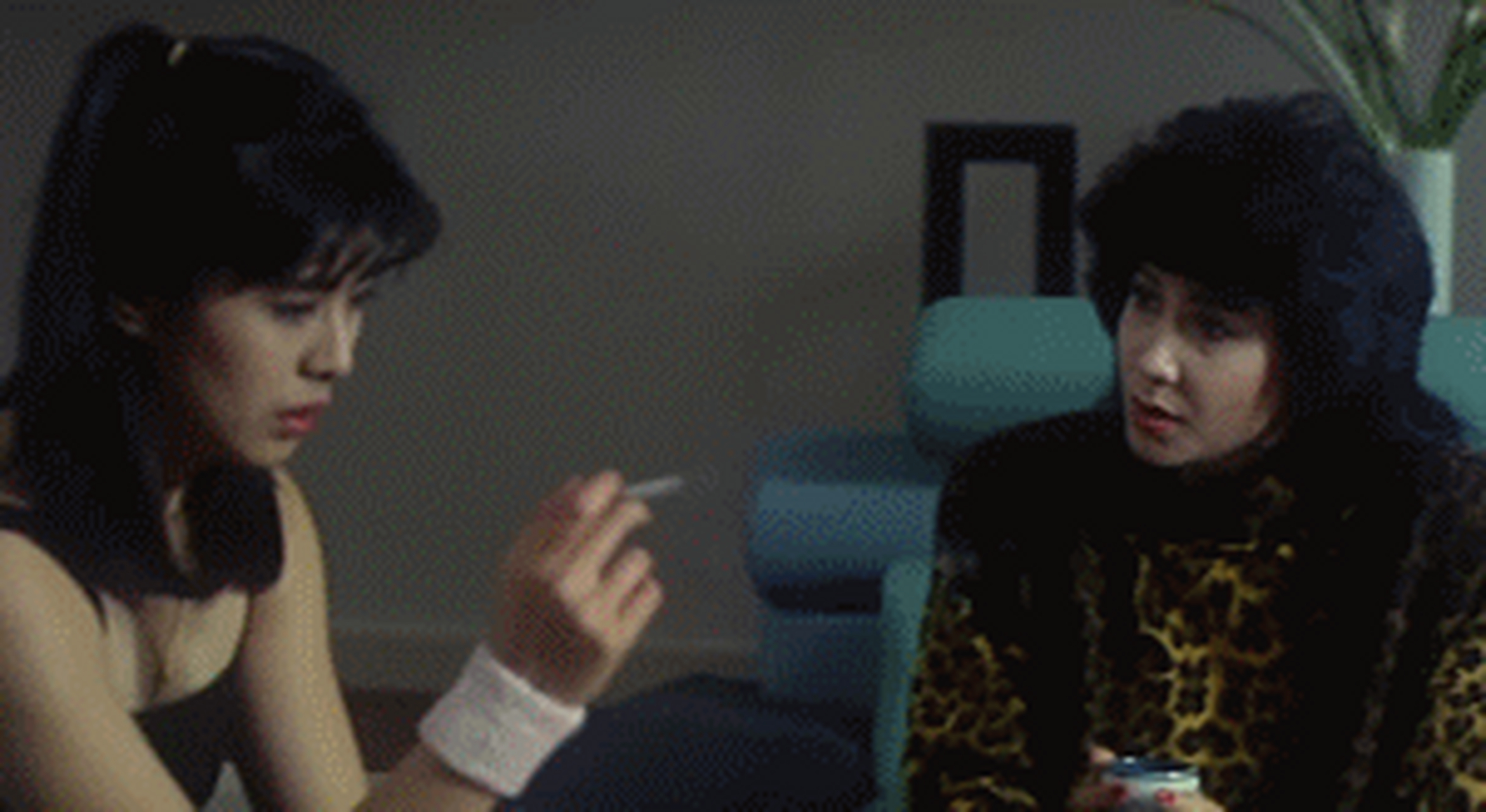 吃瓜爆料看这里# 【王祖贤抽烟镜头】每个场景因为造型不同,风格也