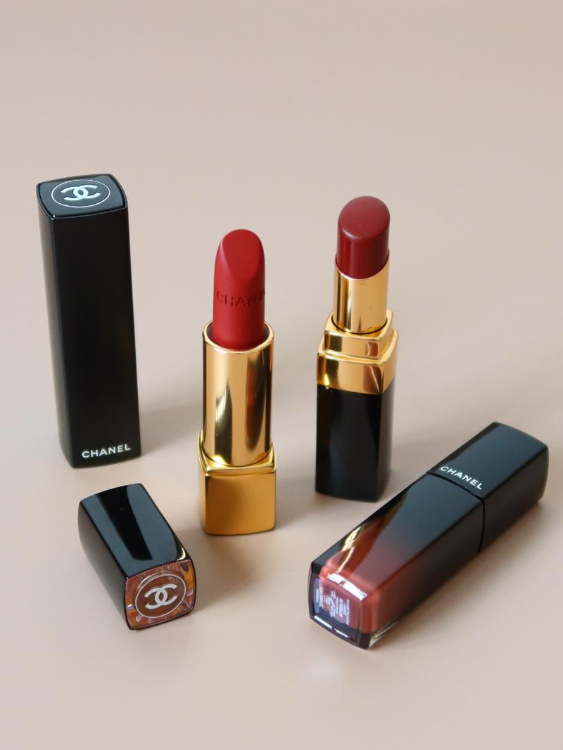 这个牌子的口红是美国的潮流彩妆品牌,中文名字叫露华浓