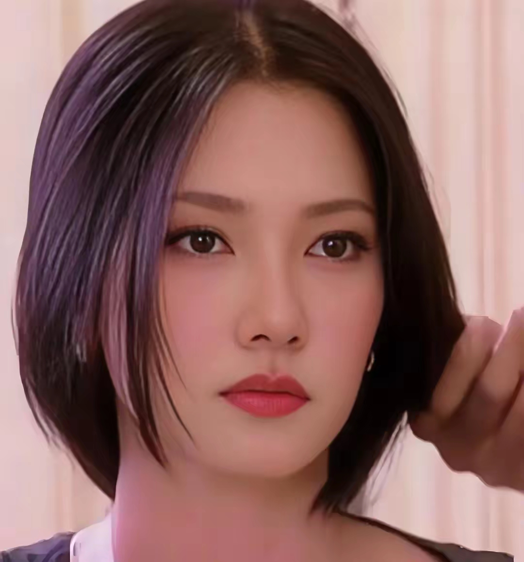 泰莎昂·派索克乔纶, 美得让人屏息, 她的每一个眼神都透露着故事