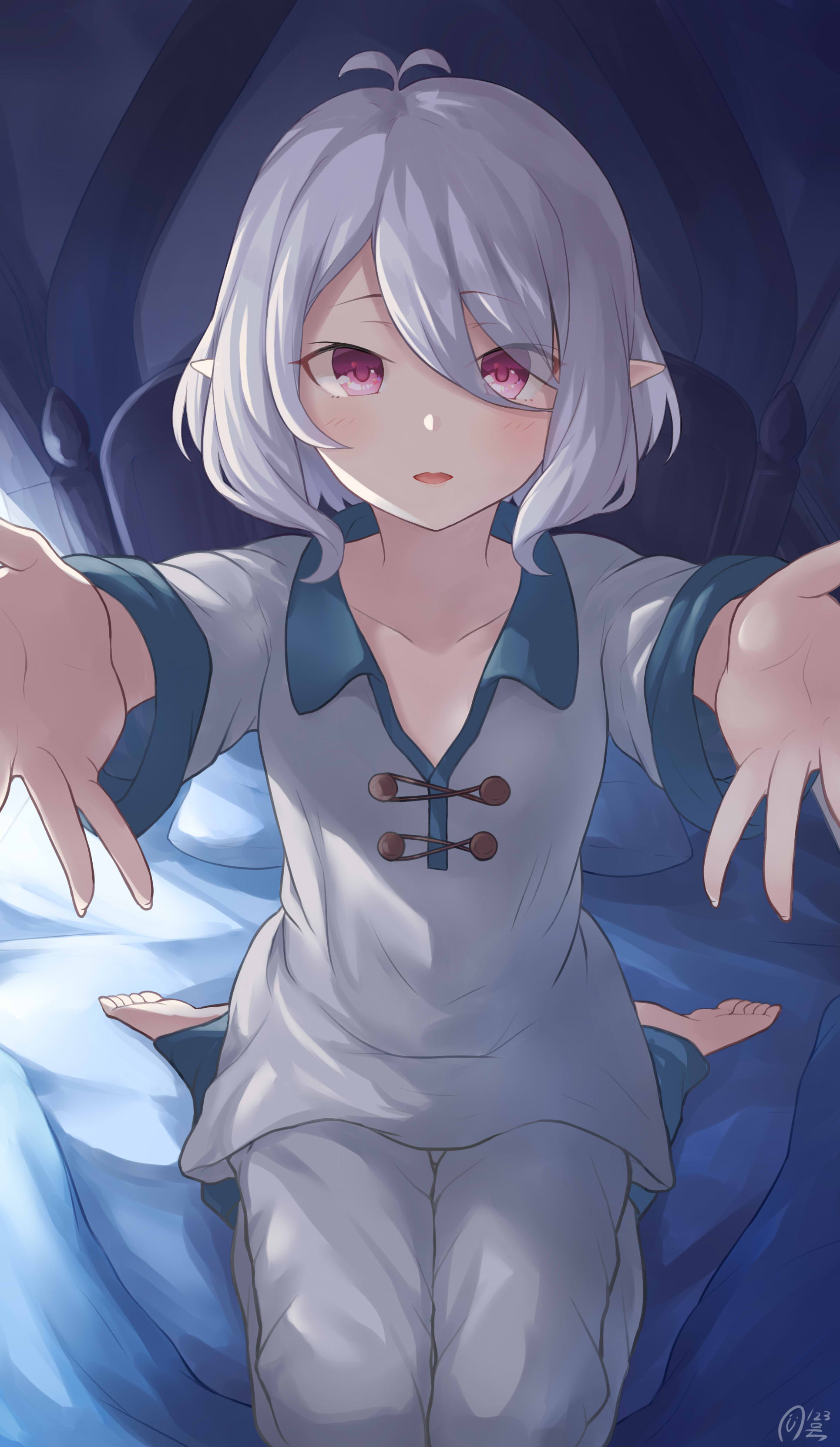 一眼就被这位银发少女吸引啦
