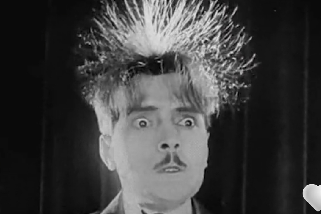 有一次阴雨天出门,感觉自己浑身干燥,自己头发都炸起来了!