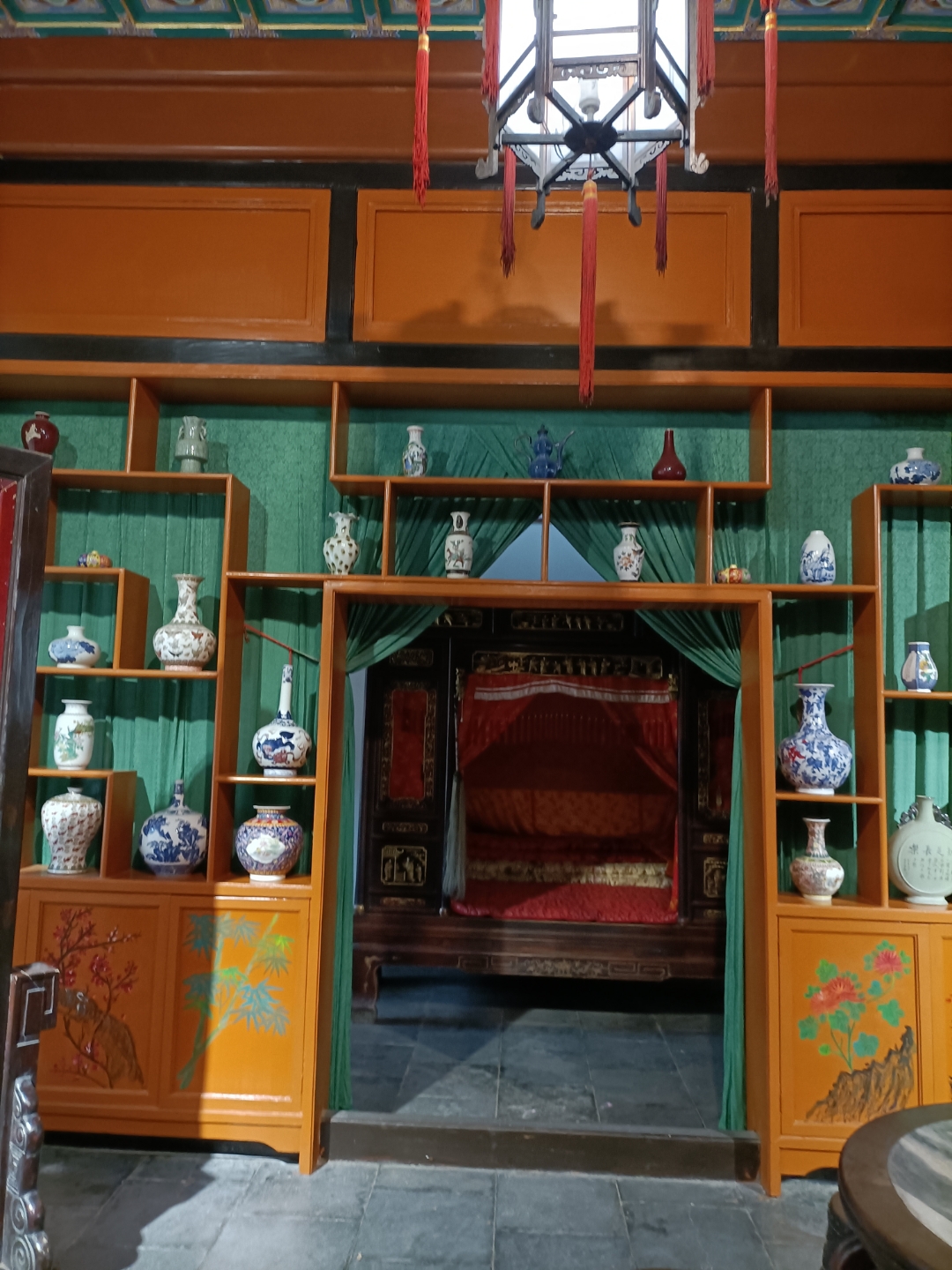 贾宝玉在贾府大院内有个外书房叫绮霰斋,但贾宝玉
