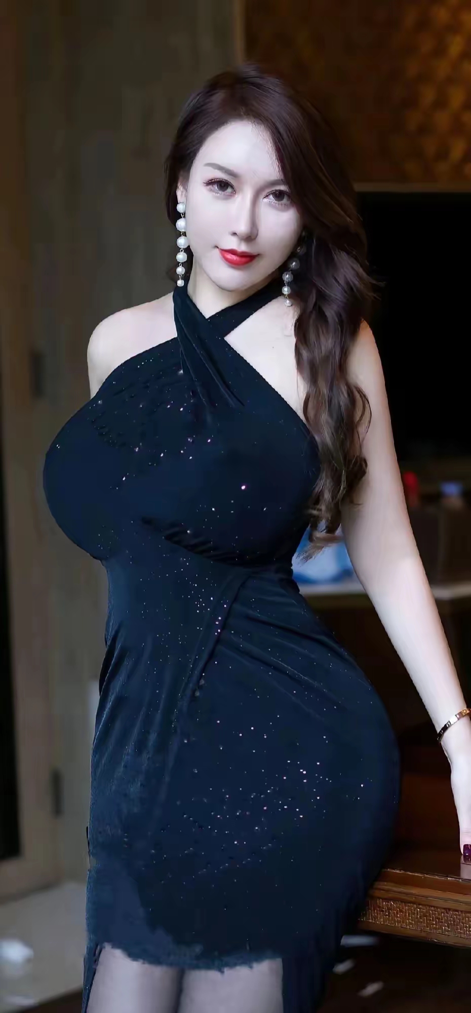 "今晚的尤妮丝,闪耀如黑夜中的星辰.