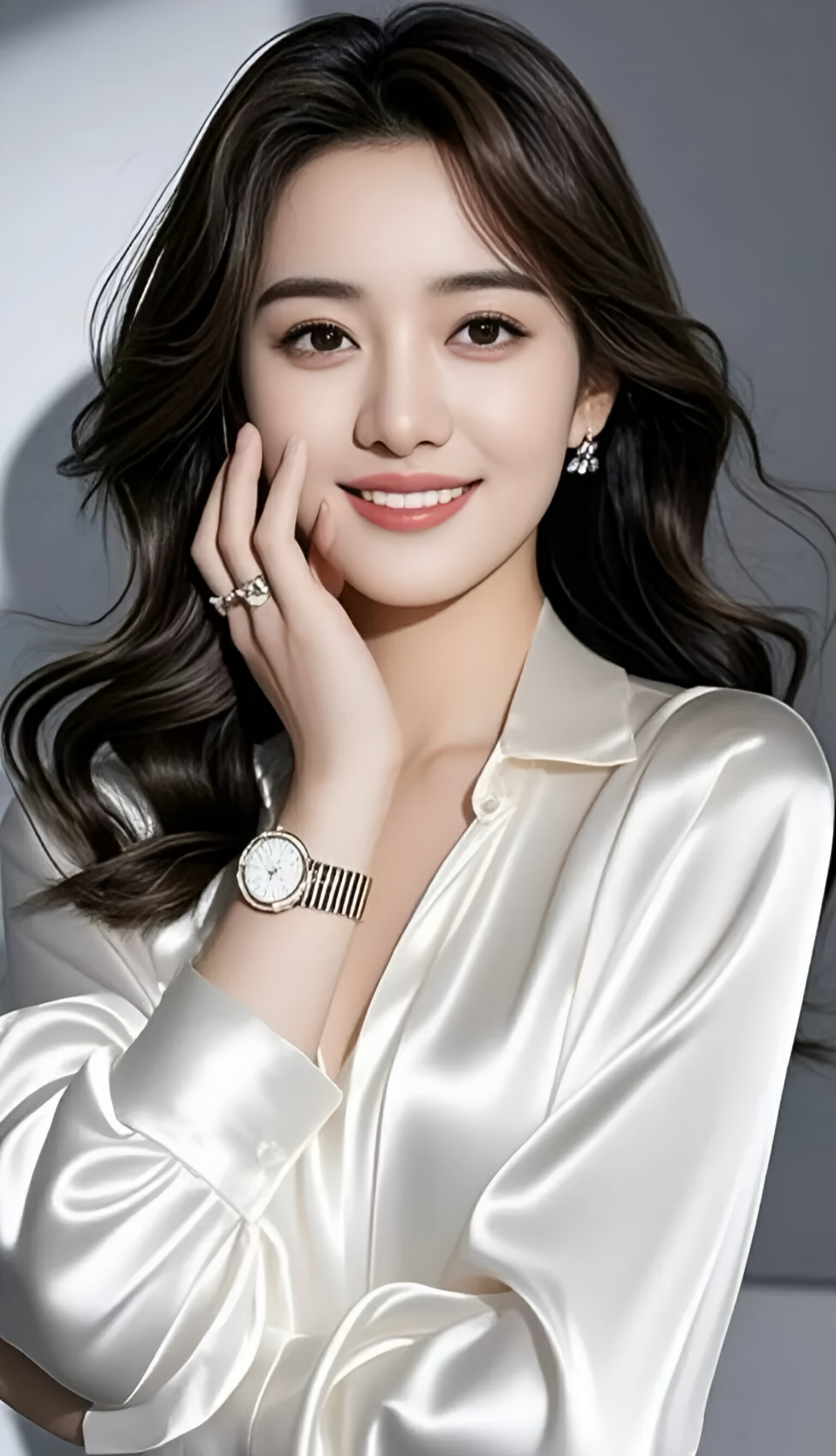 这是国际时装周的首秀,她作为新人模特,既紧张又期待