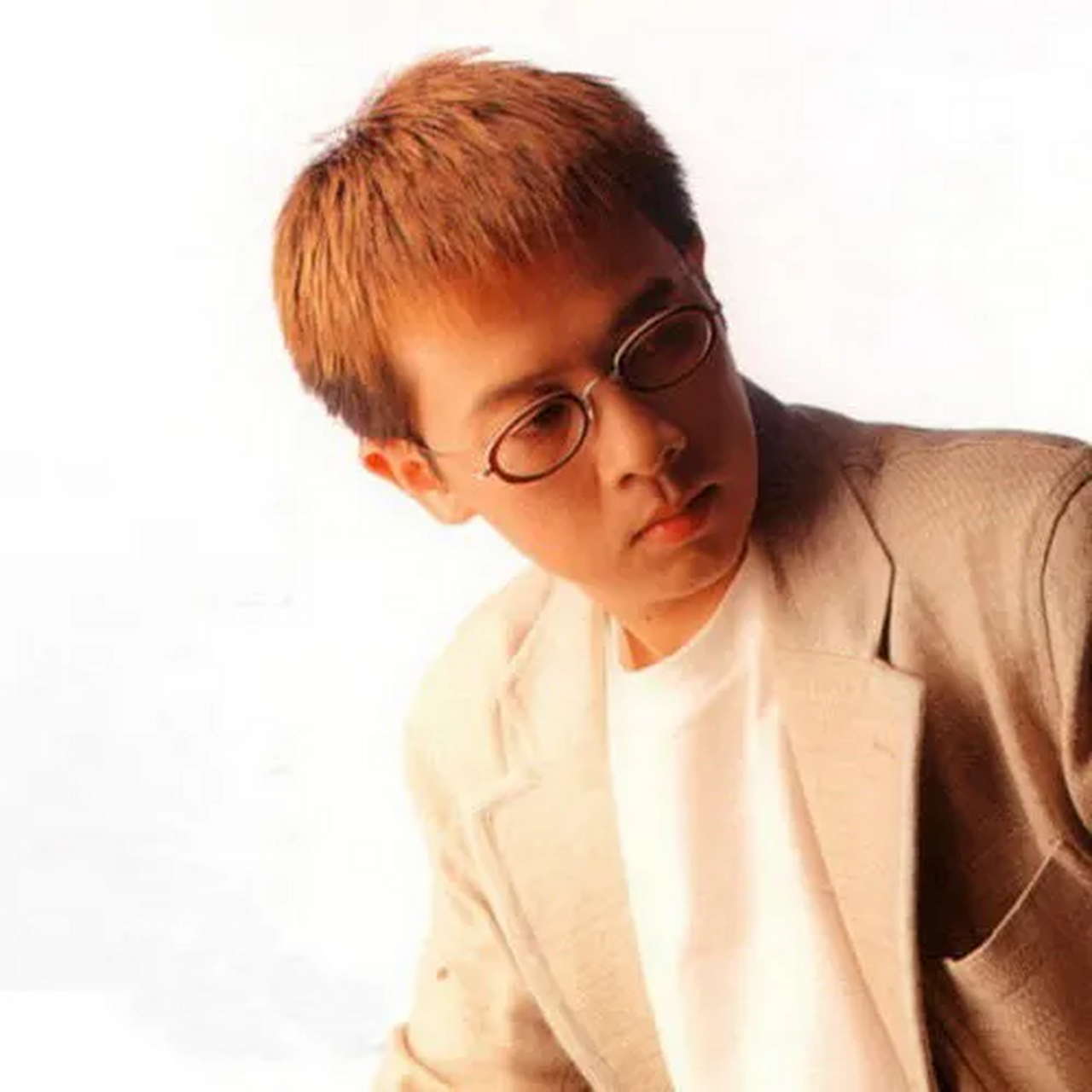 周雨生《口是心非》 词"于是爱恨交错人消瘦,怕是怕这些苦没来由;于是