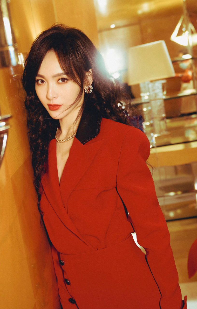 唐嫣—红裙舞动,优雅如诗#发文集龍卡瓜分百万现金