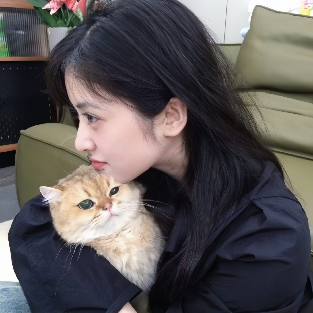 谁能想到啊,一个看着还能演高中生的小女生已经27岁了,而且还是一个