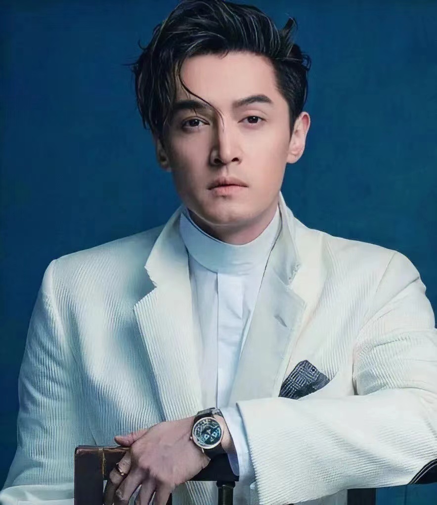 2,胡歌现在代言费降了不少,他的商务走量不求逼格,愿意对接一些国民