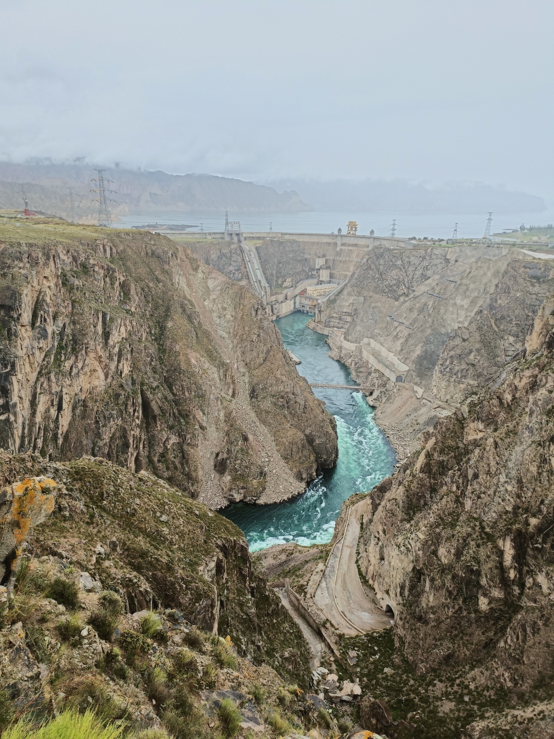 打卡青海龙羊峡水电站,1976年开建,当时的亚洲第一大坝.
