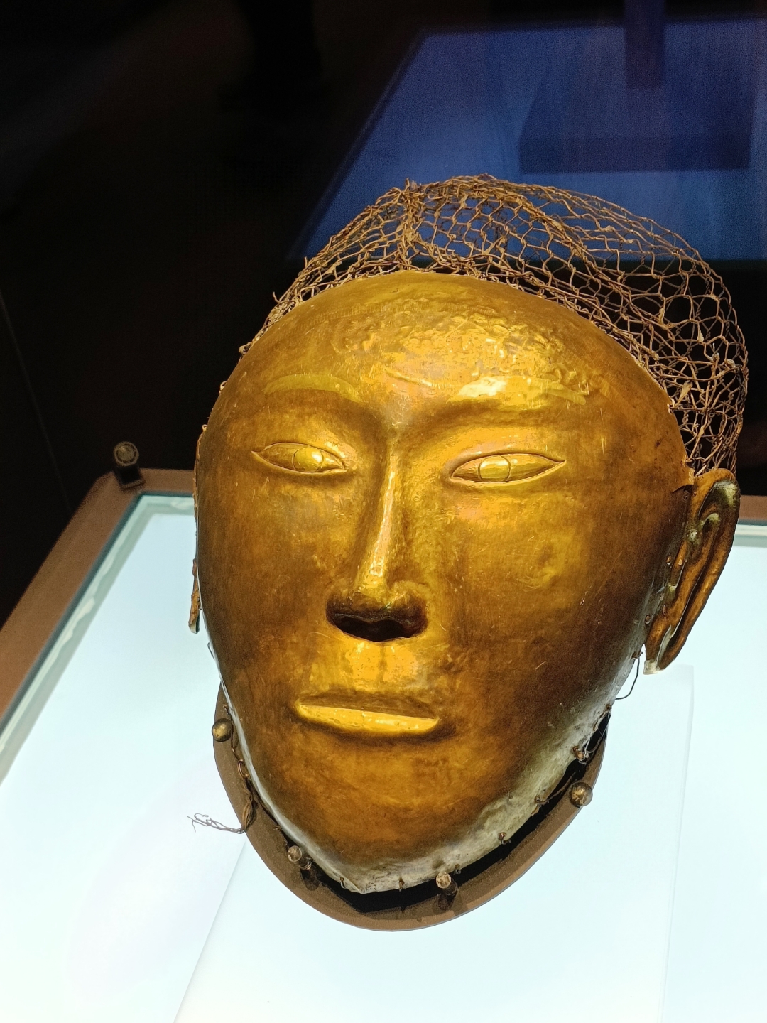 陈国公主和驸马合葬墓出土的黄金敷面,就这一处墓葬出土的文物,就几千