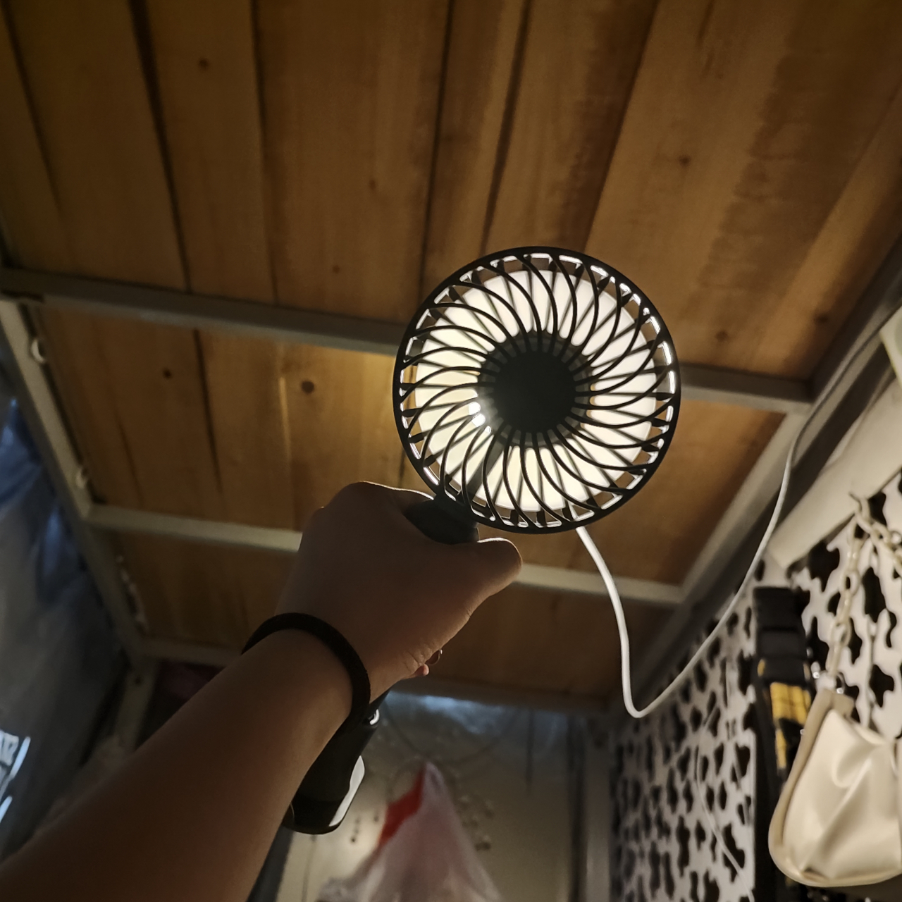 歪瑞古德小电扇 #潮流一夏# 好物名称:小电扇  推荐理由: 这个小电扇