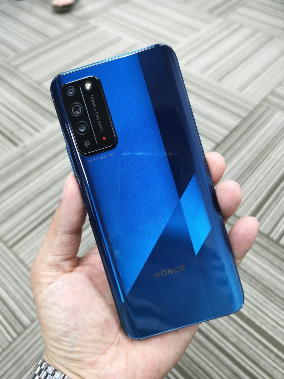 用荣耀x10 玩吃鸡测试了麒麟820的性能,半小时平均帧率39.