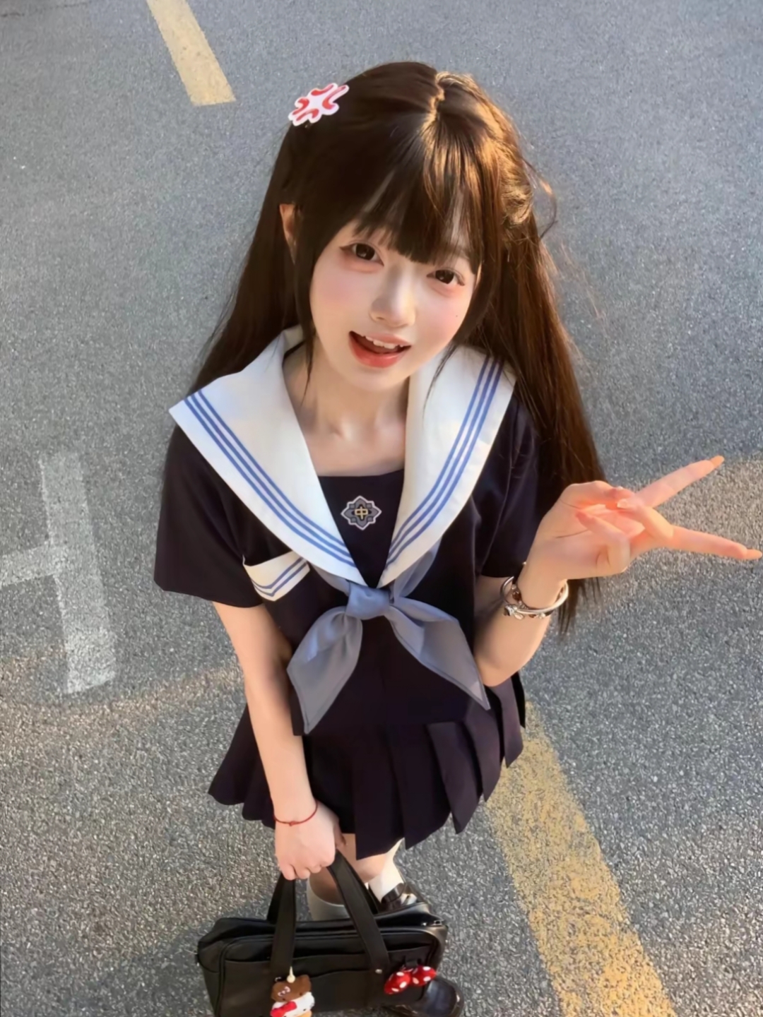 真人女生头像萌呆杨桃比剪刀手的真人女孩