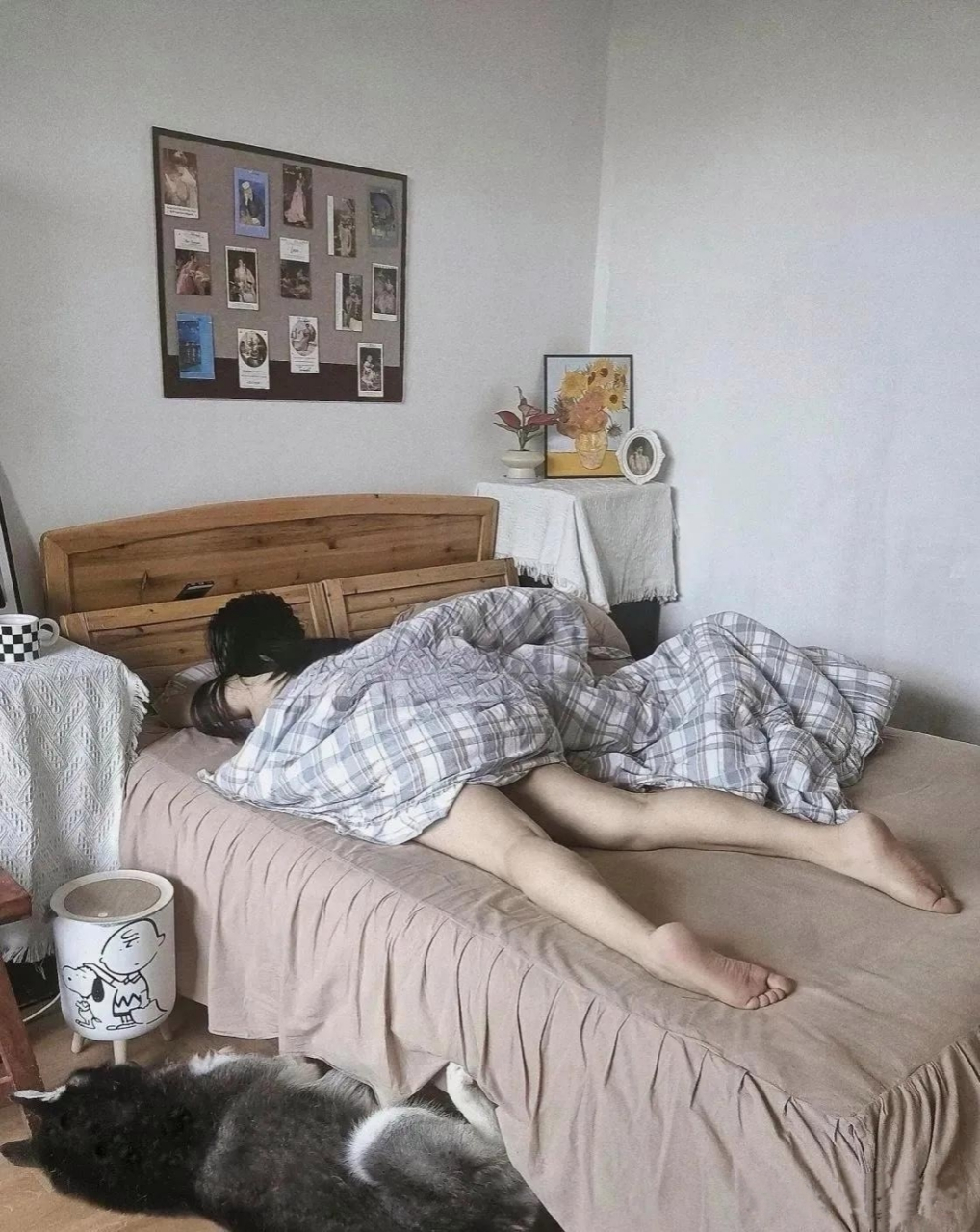 自己一个人睡,开着灯也害怕.