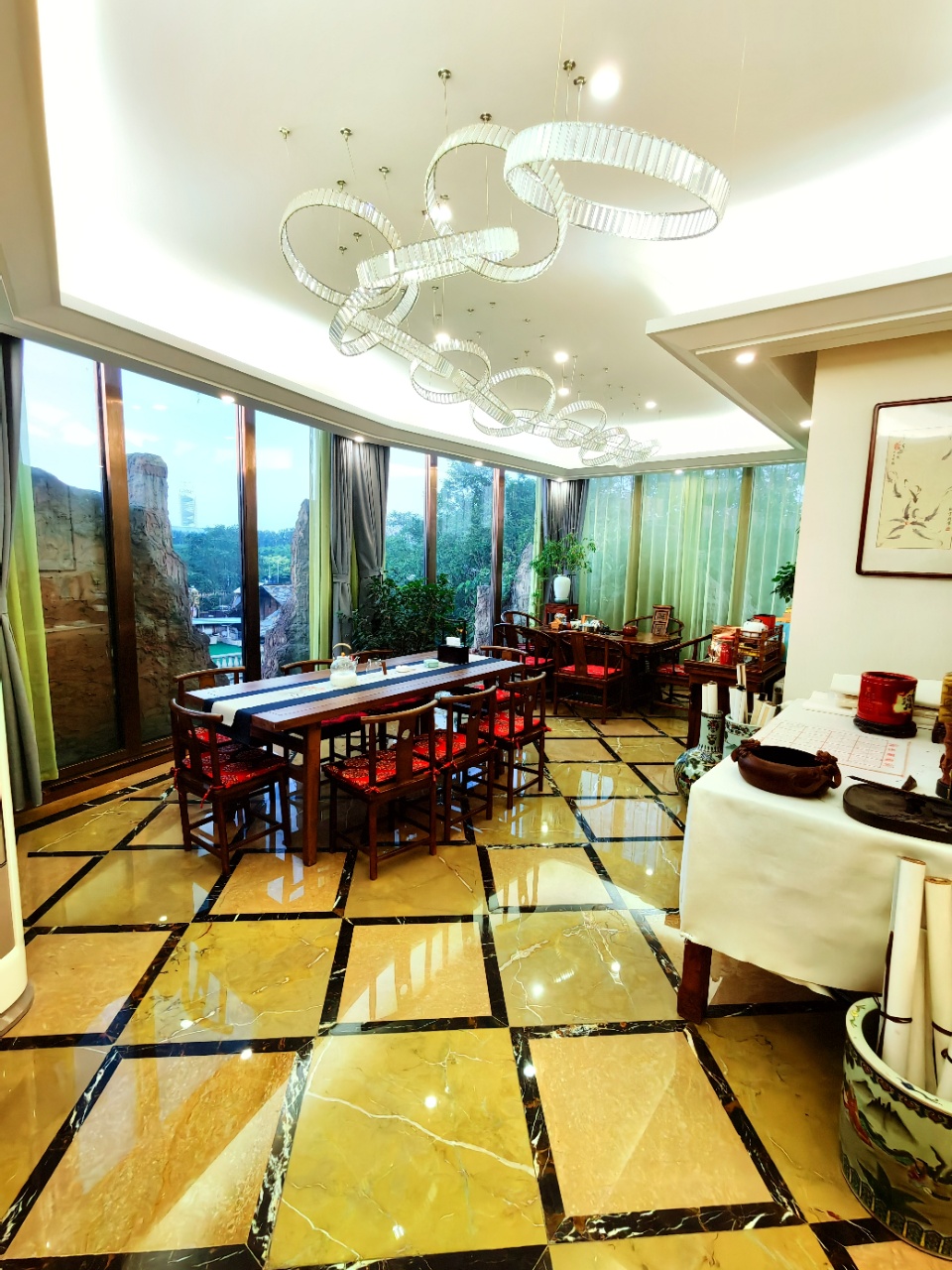 便利条件: 独立停车场,市政