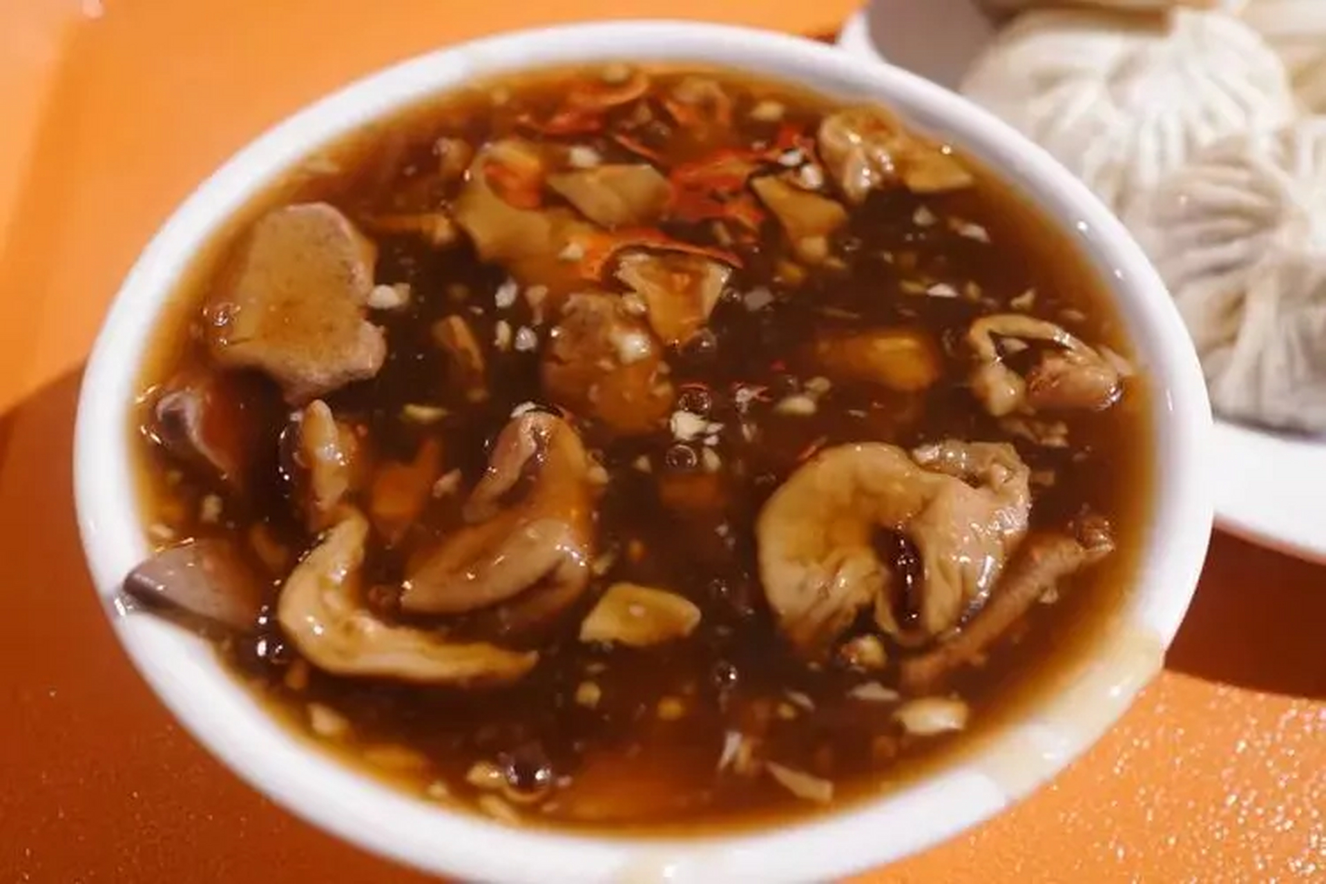 夏日北京旅游美食推荐:北京炒肝 北京炒肝是一道非常有名的传统小吃