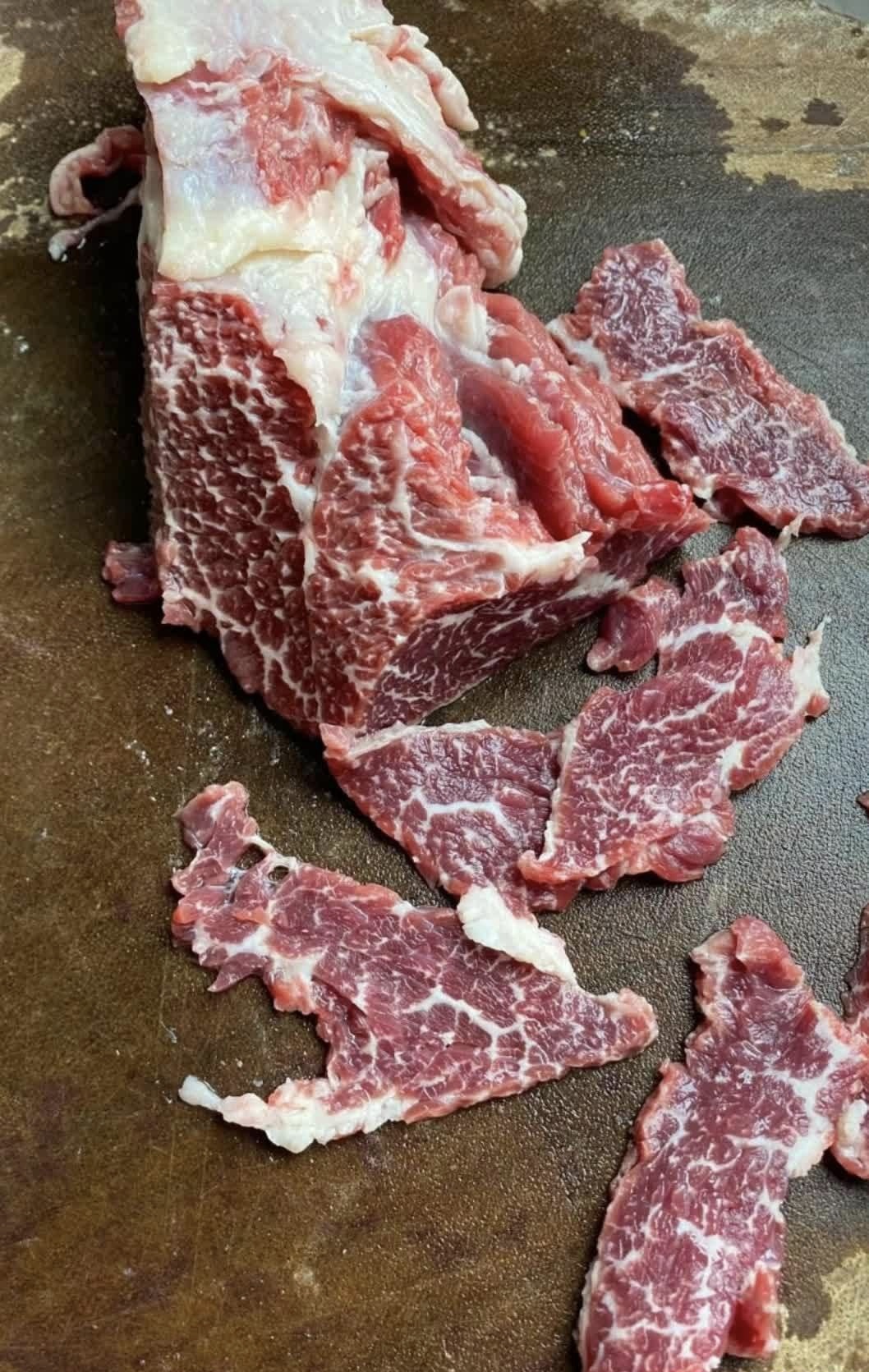 老板跟我说这肉是雪花肉,可我心里直犯嘀咕,这到底是不是真的雪花肉啊