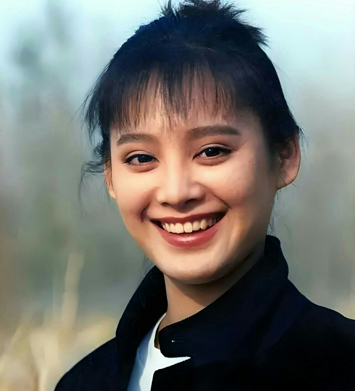 哪位是宁静 ,两人太像了.