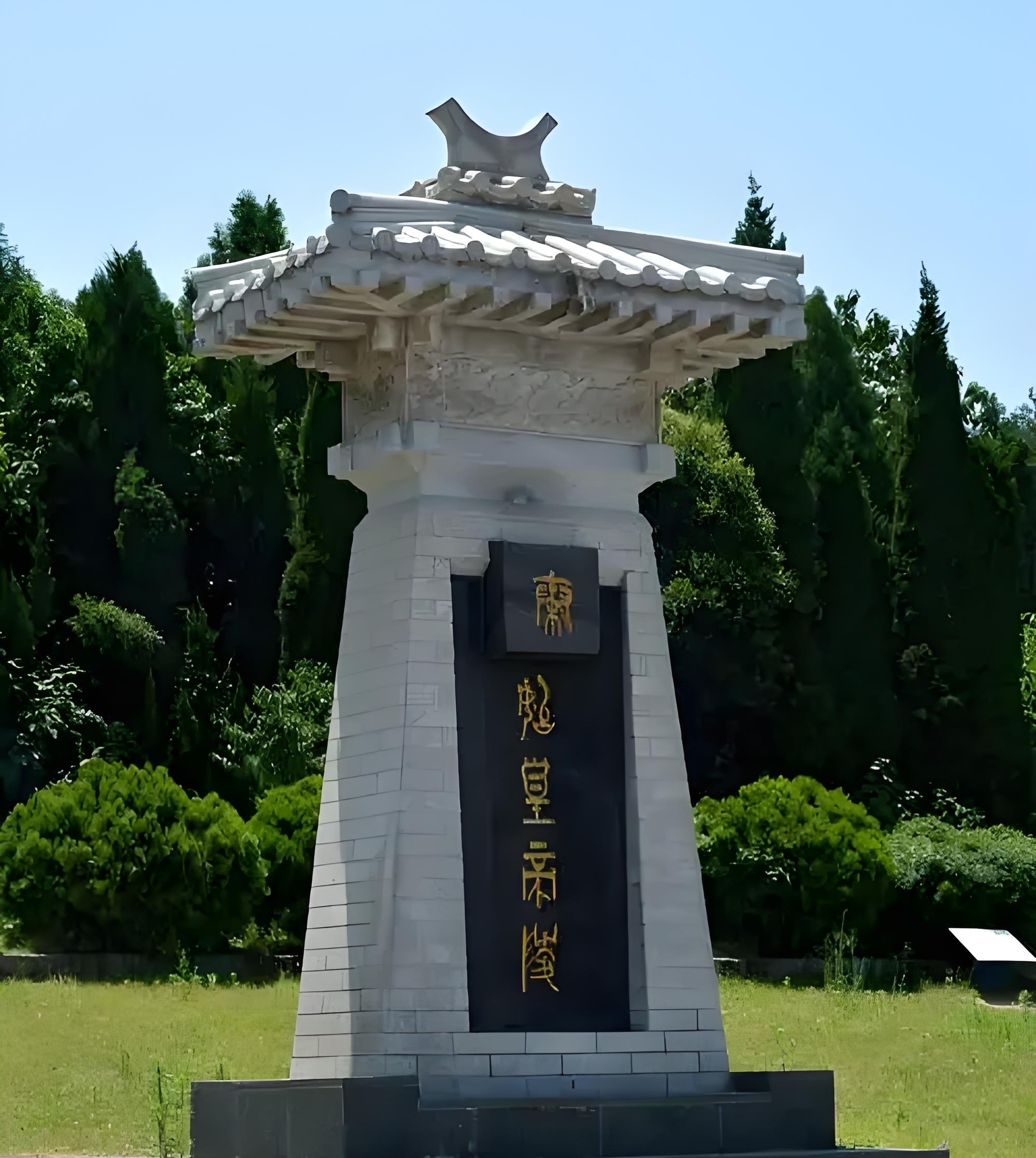 直播间里,拿着体检报告侃侃而谈的"健康导师",转身