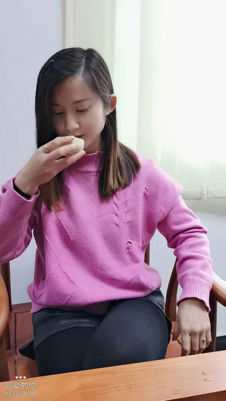 此人名叫冉飞,现在外面打工找资源,以拉感情来骗人,去南宁做传销,希望