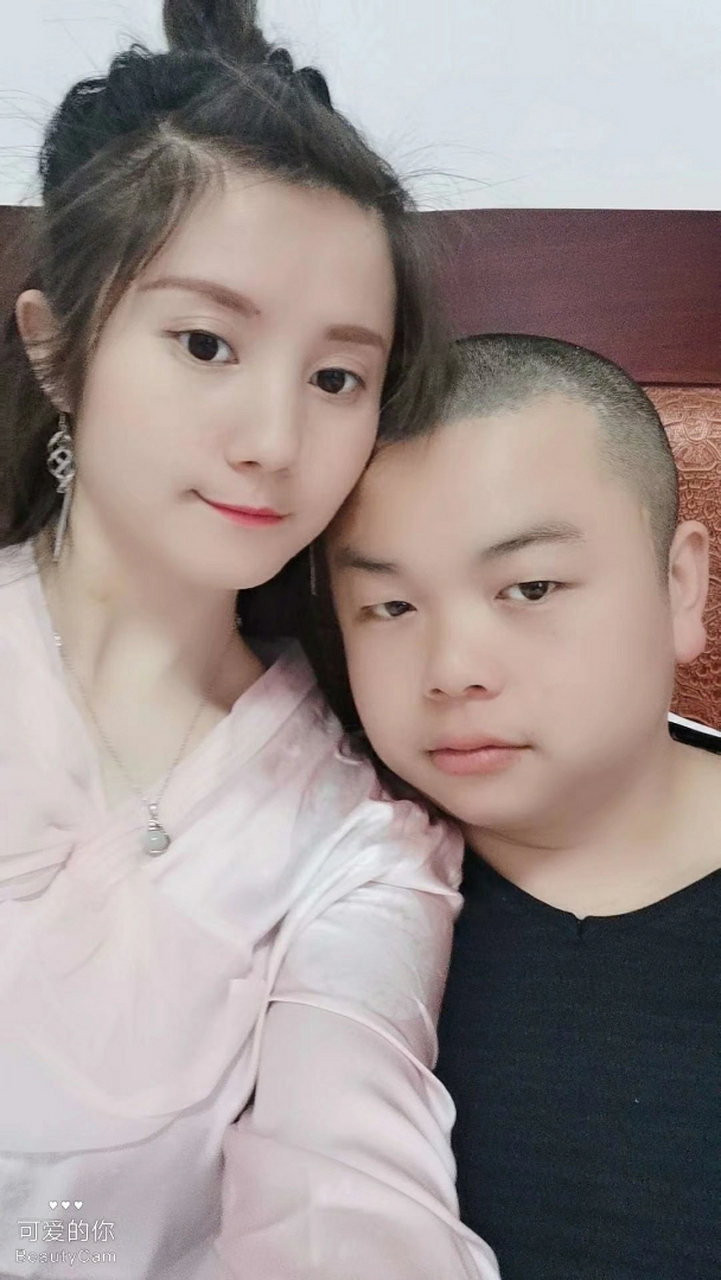 这个女人叫冉飞;是重庆酉阳李溪镇长沙村人,此人在南宁做传销,以感情