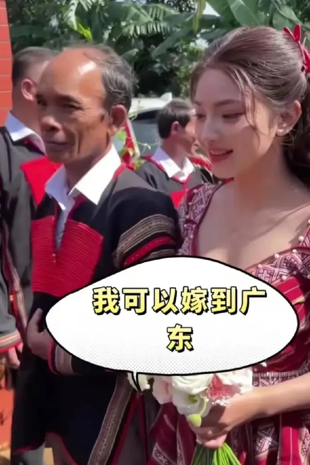 一个去越南旅游的博主问一个越南女孩:"你会