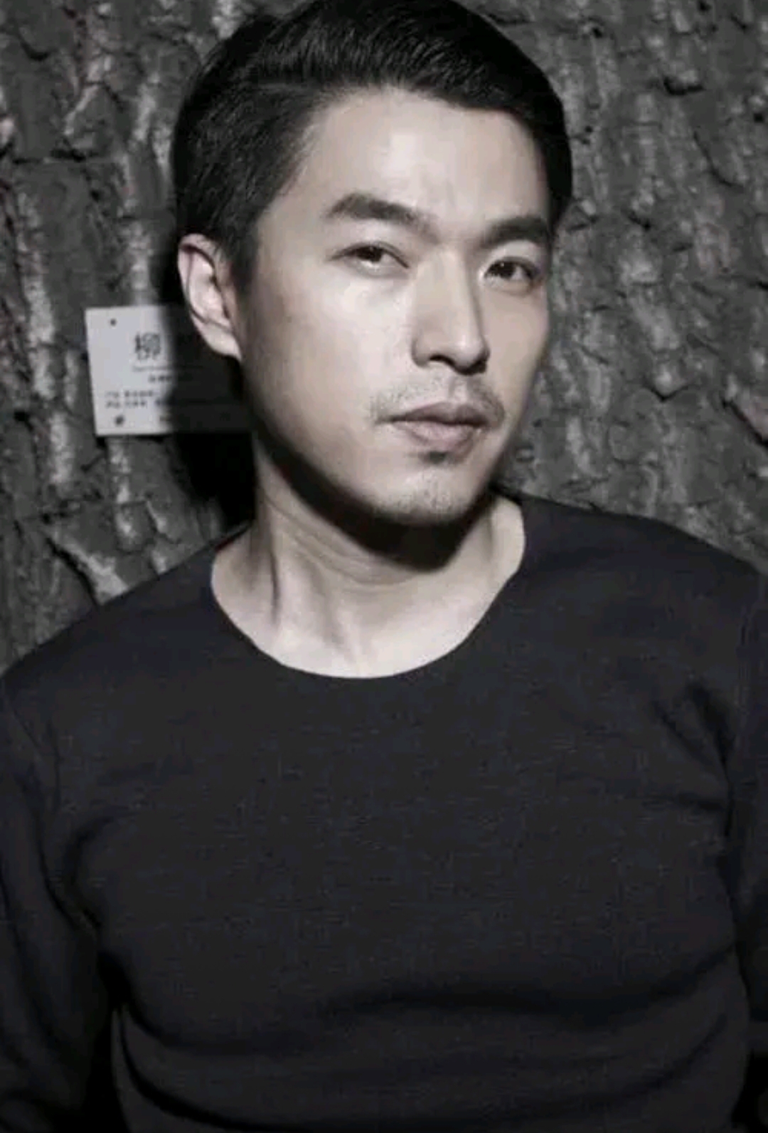 大家应该都看过《放羊的星星》吧,里面演"韩志胤"的演员李威,出大事儿