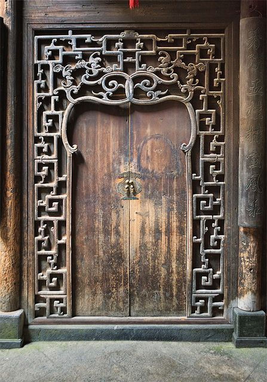 中国古建筑的门,透过这些斑驳的痕迹,我们仿佛能看到岁月的纹理