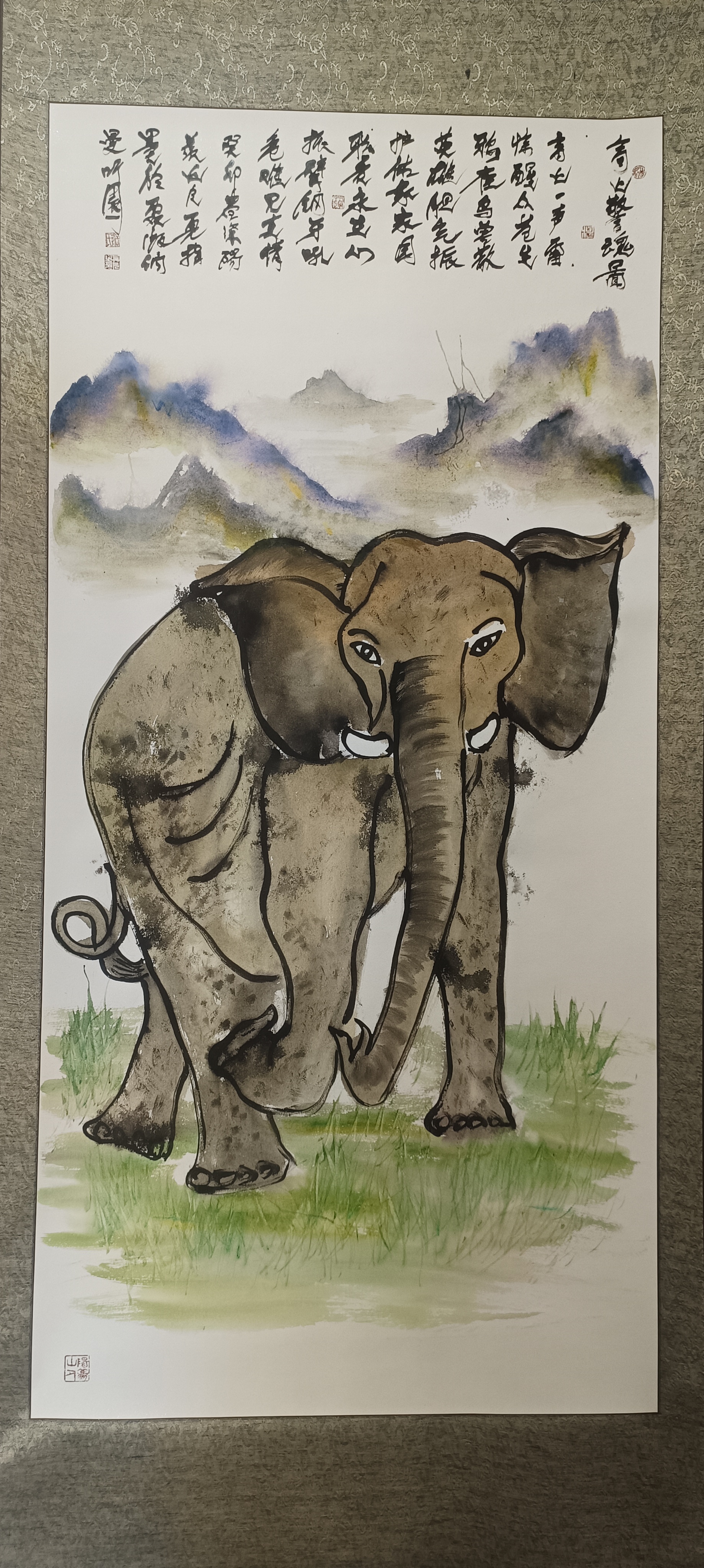 张再元手指画作品大象篇之《高山警魂图》欣赏 高山一声雷, 惊醒众