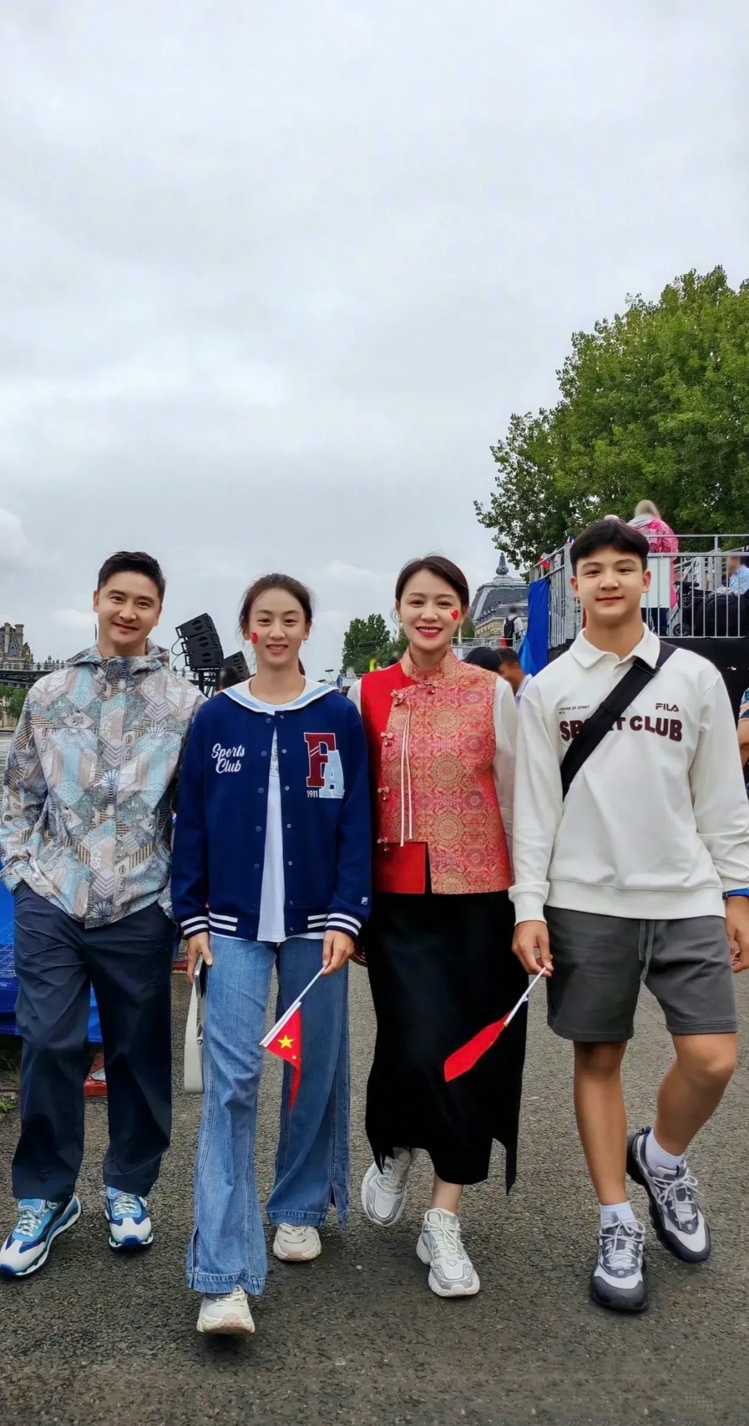 但想当初亮晶晶,现在郭晶晶当奥运跳水裁判,而田亮在巴黎直播带货