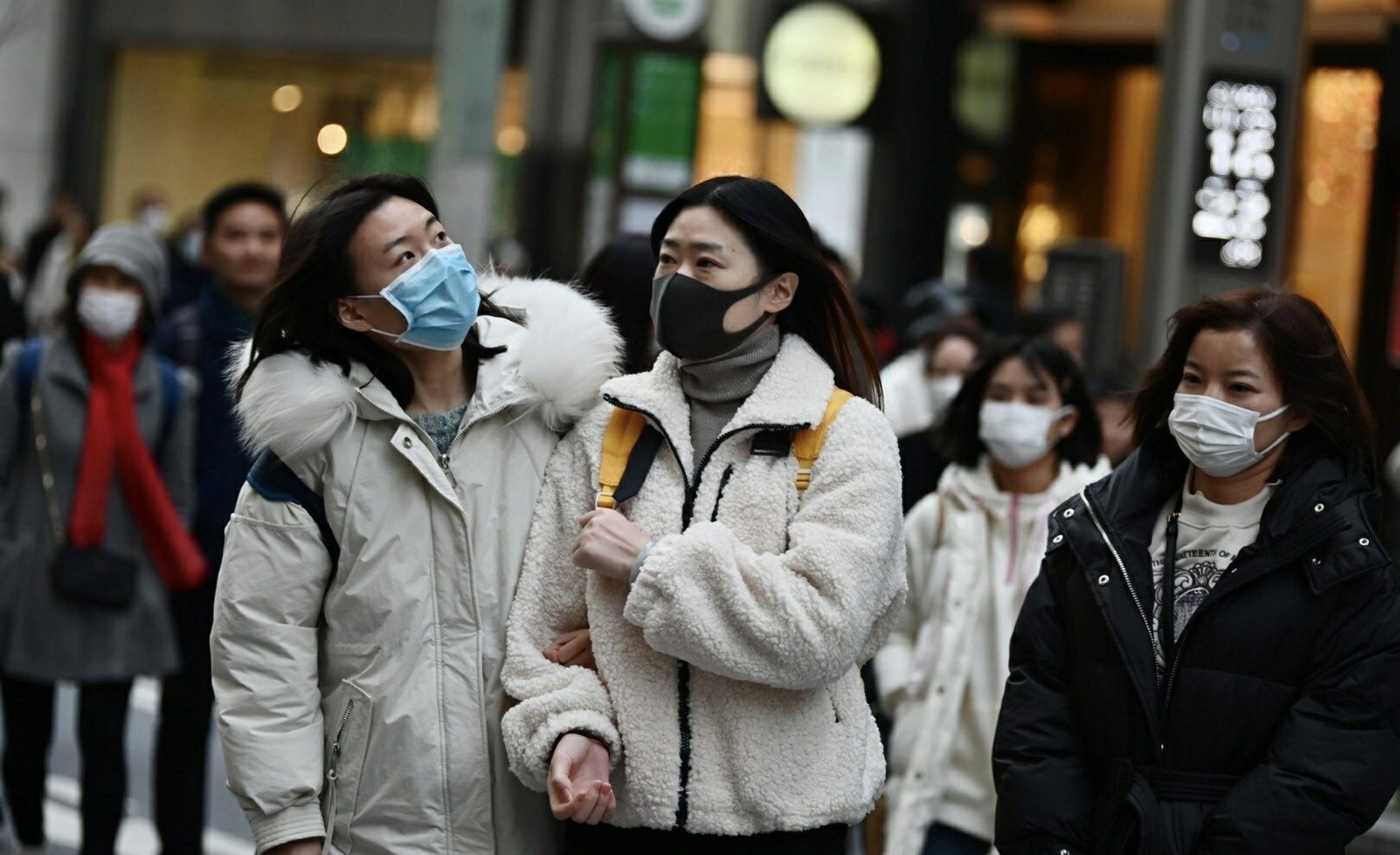 也有人说,大家都养成戴口罩的习惯后,街上的美女都看不出来了,岂不是