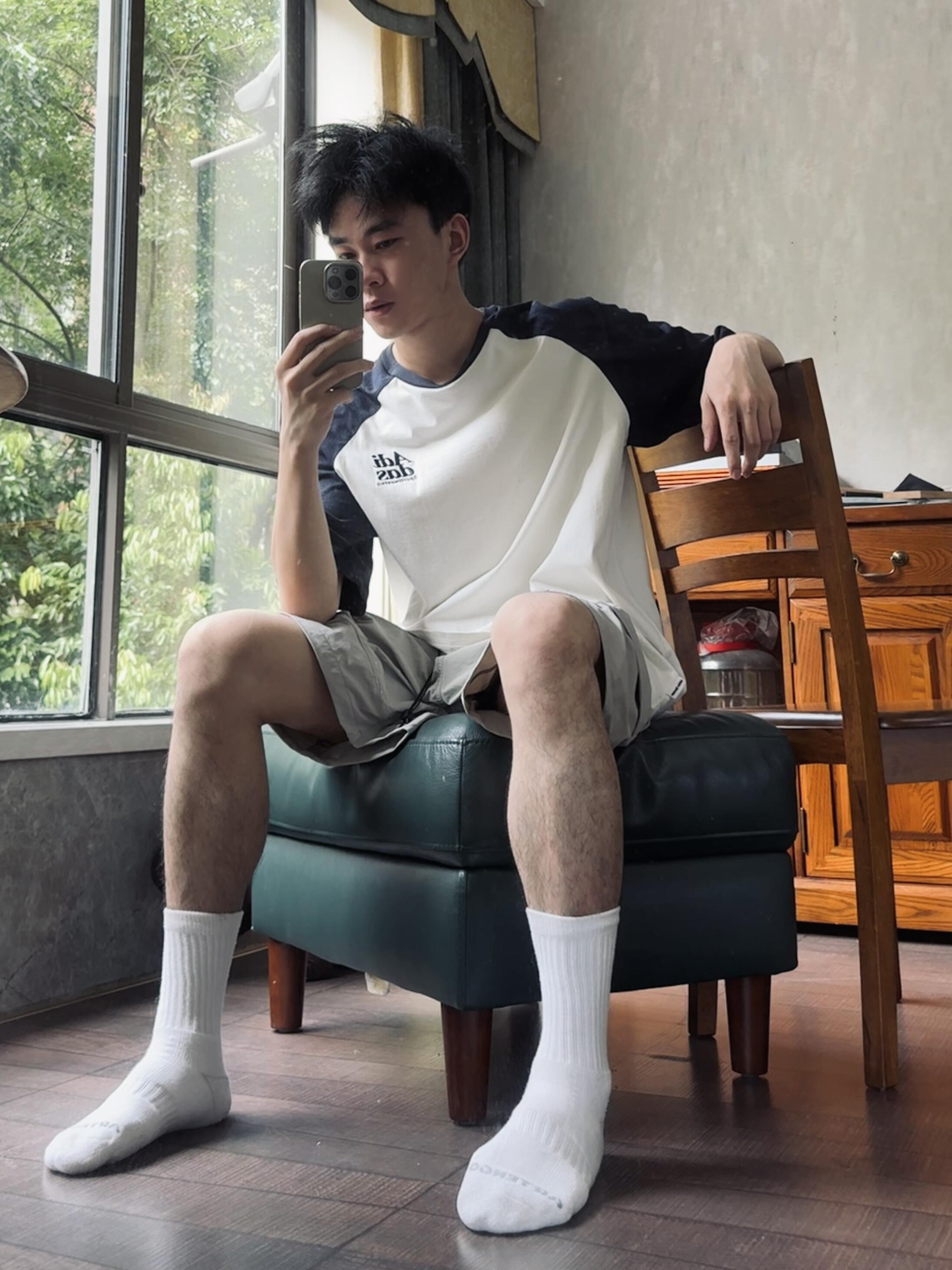 重庆的帅哥特别多,虽然个子都不是很高,但是都很帅,五官都挺好看,乖乖