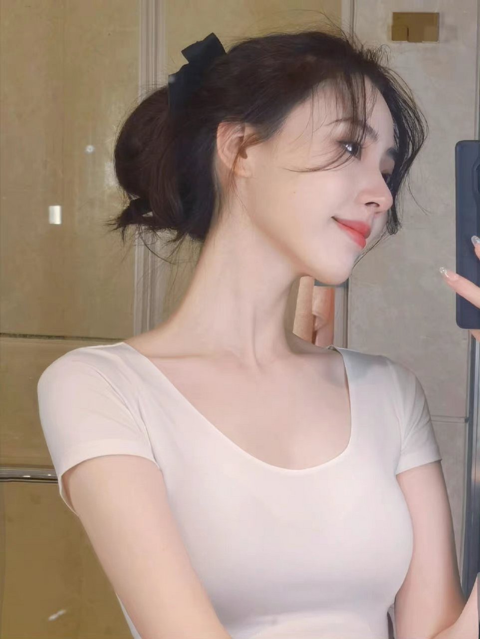 抿嘴微笑很迷人