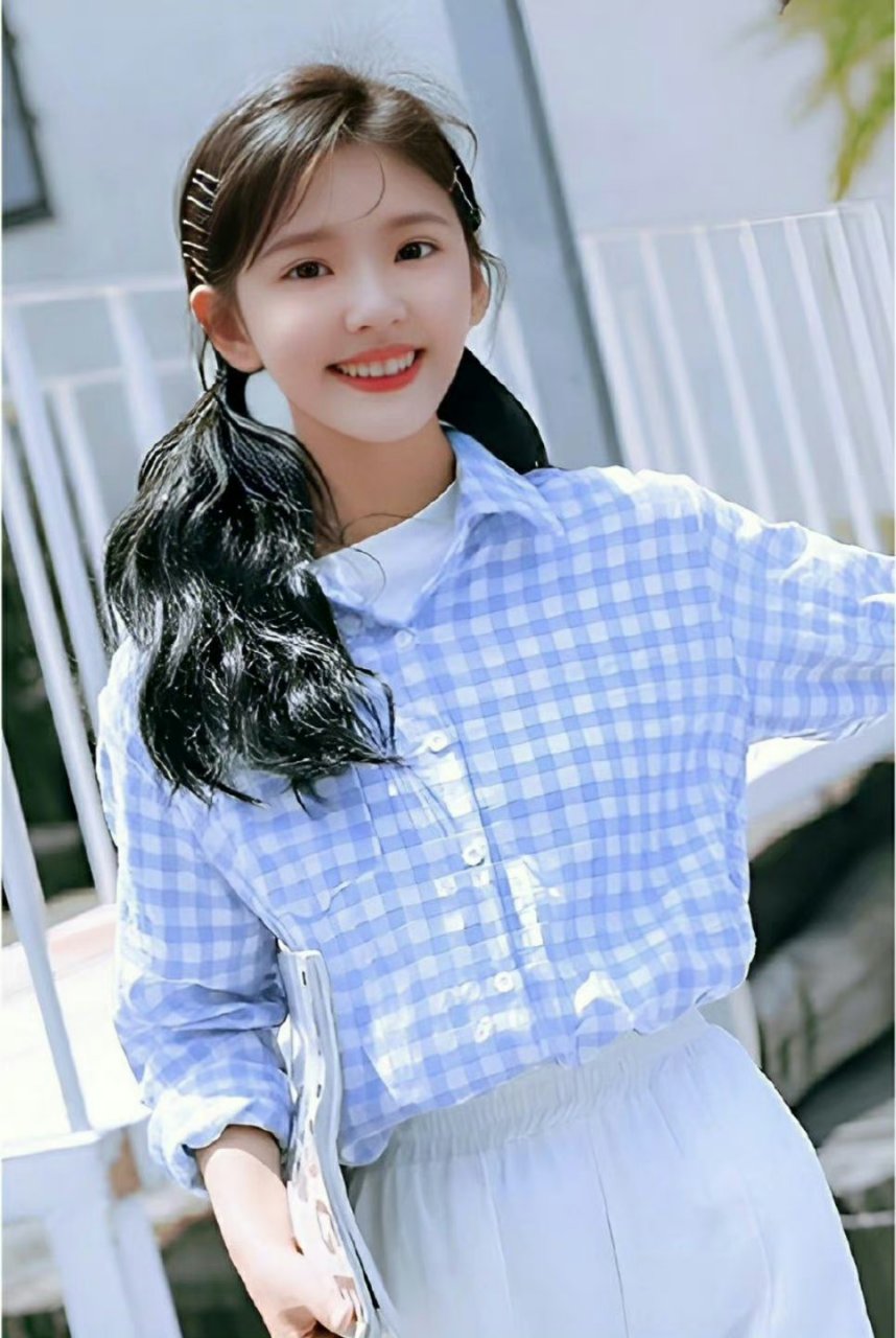 章若楠早期的写真,清新纯美