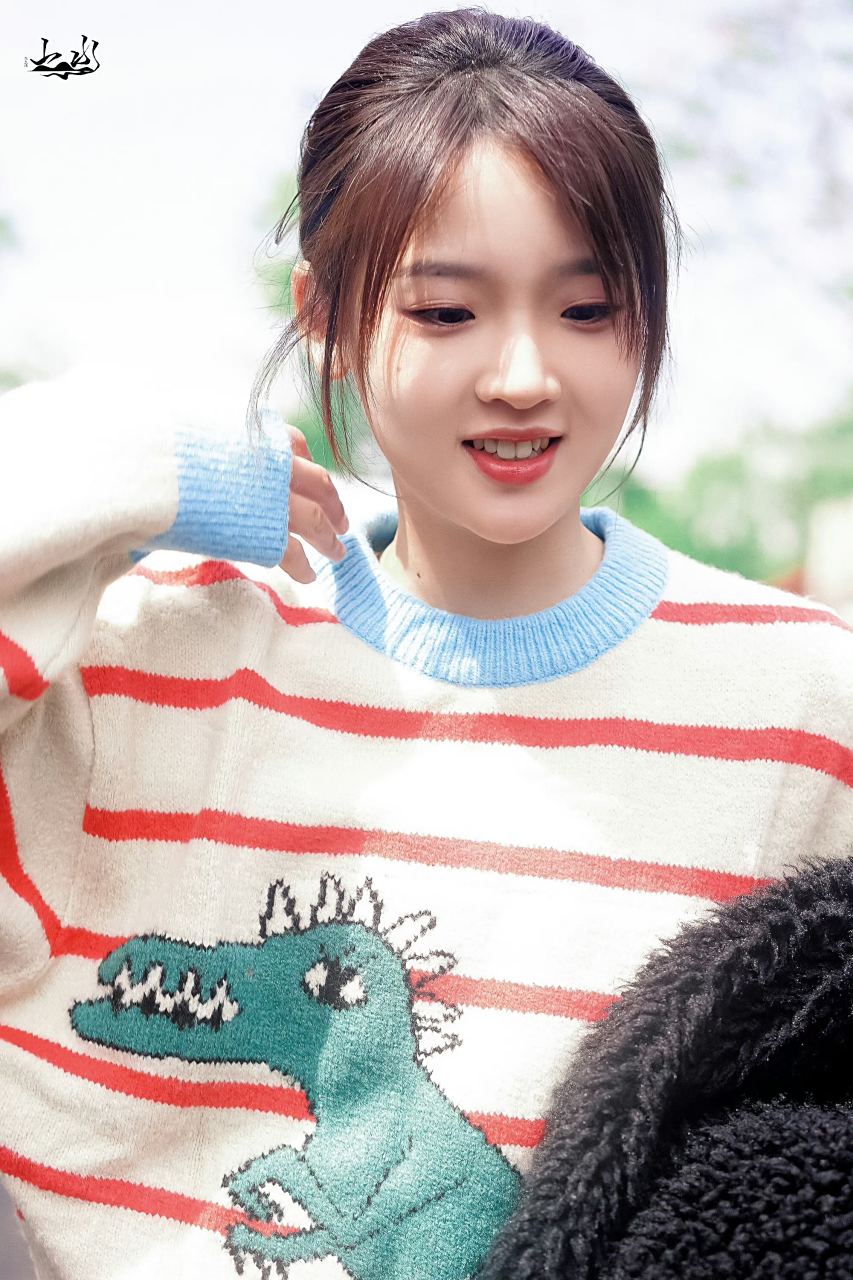 张淼怡甜甜的美照