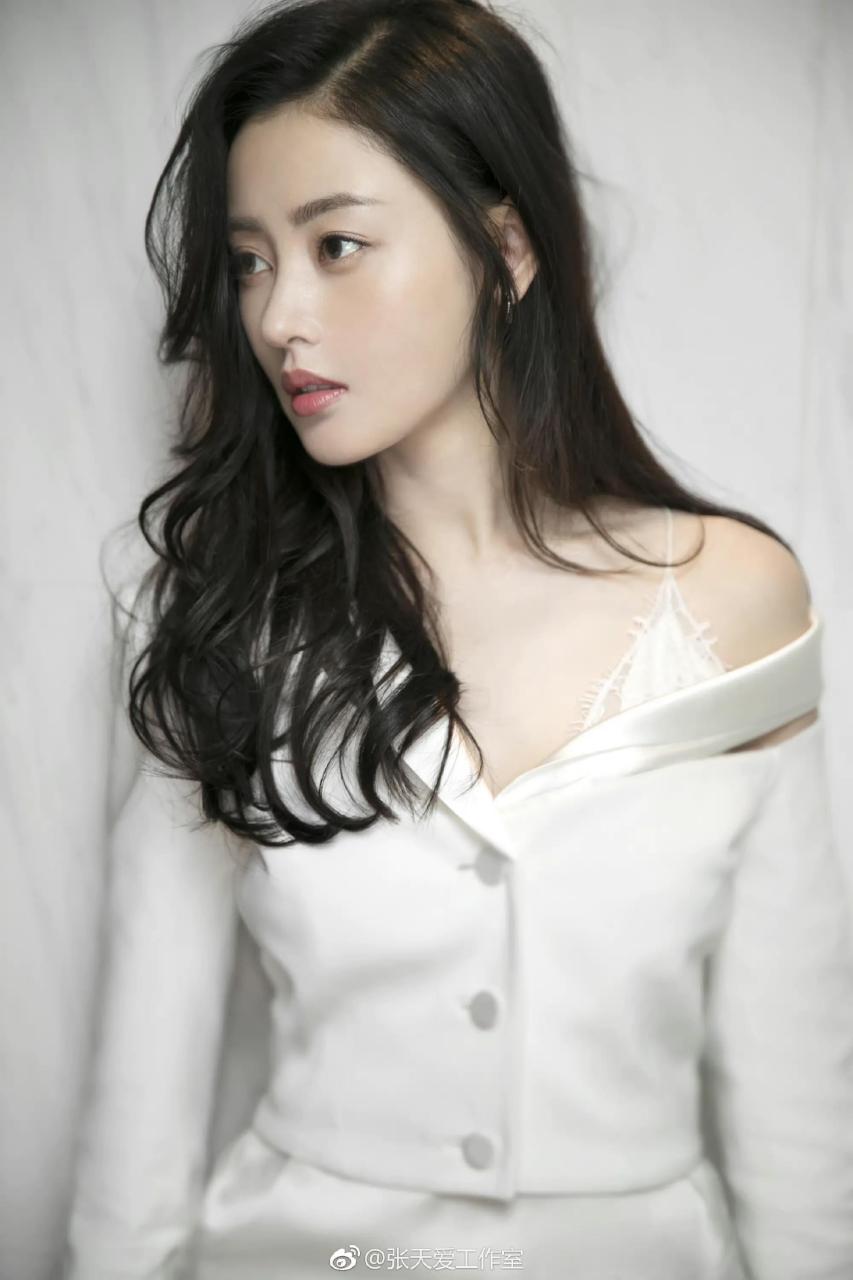 张天爱,原名张娇,2016年主演《太子妃升职记》后名气大涨,其后相继