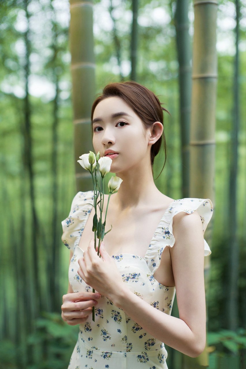 王玉雯,2015年因主演青春言情微电影《数字恋爱》出道,长相甜美,清纯
