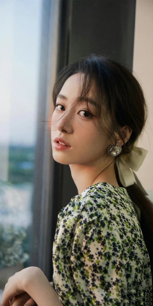 杨肸子碎花裙写真