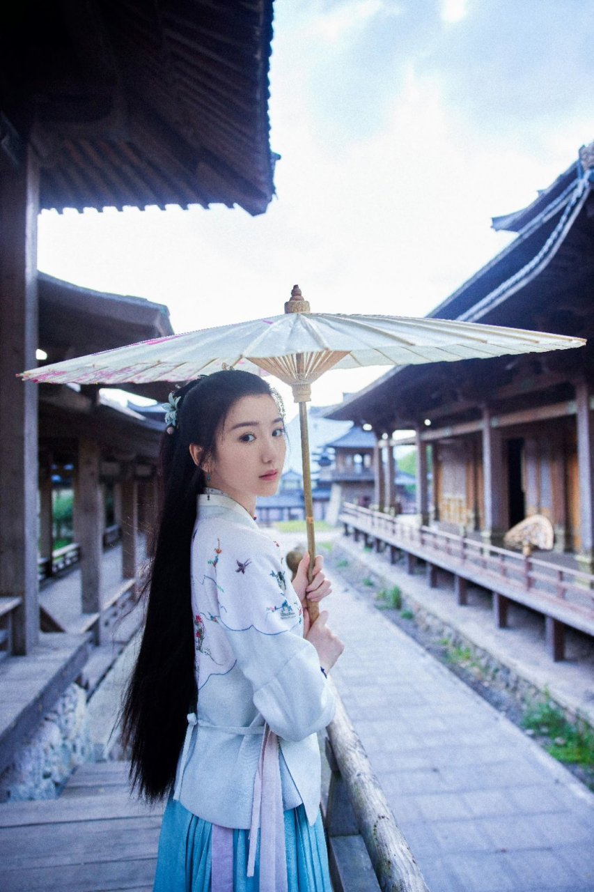 毛晓彤古风,撑伞回眸,妩媚柔情#国风主理人