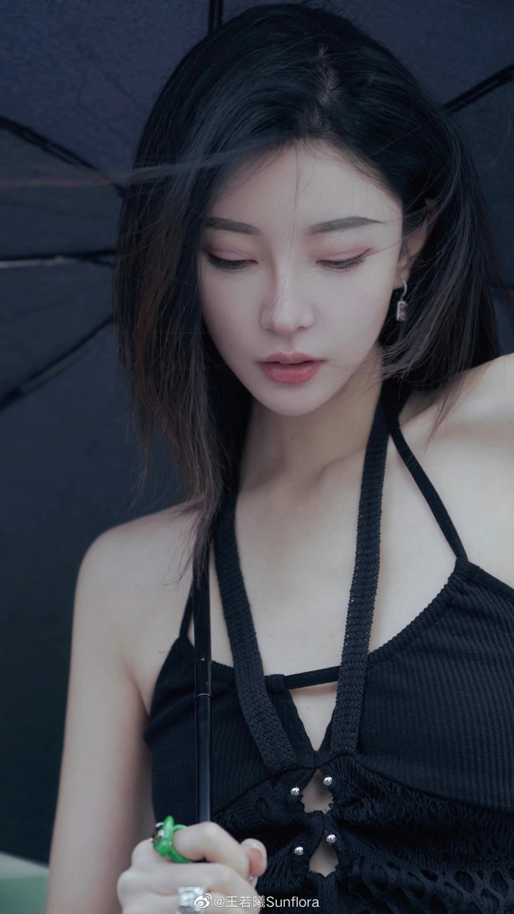 王若曦,代表作《一念花开》