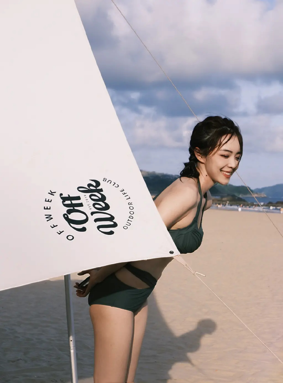 余霜海边游玩图#高颜值泳衣