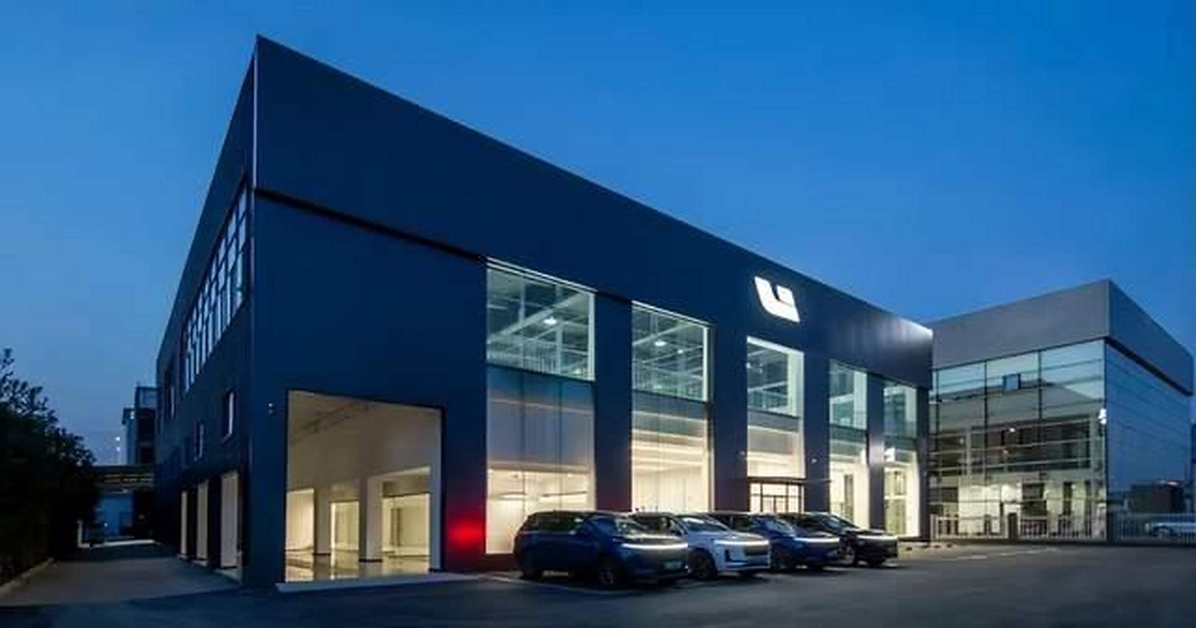 网友反应理想售后不允许在其他地方维修,目前不知道真假观望一下.