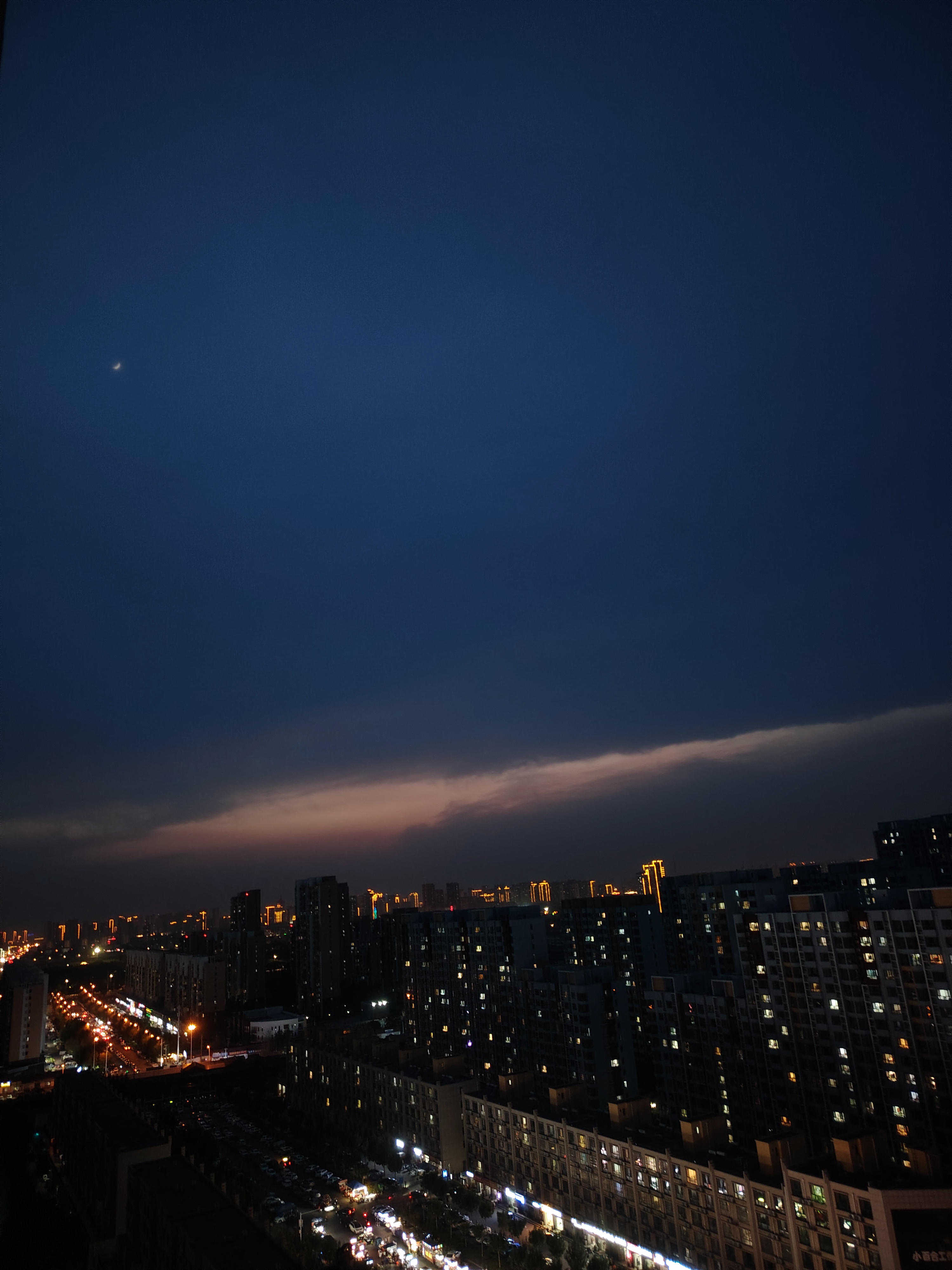 赋有迷幻色彩的夜空