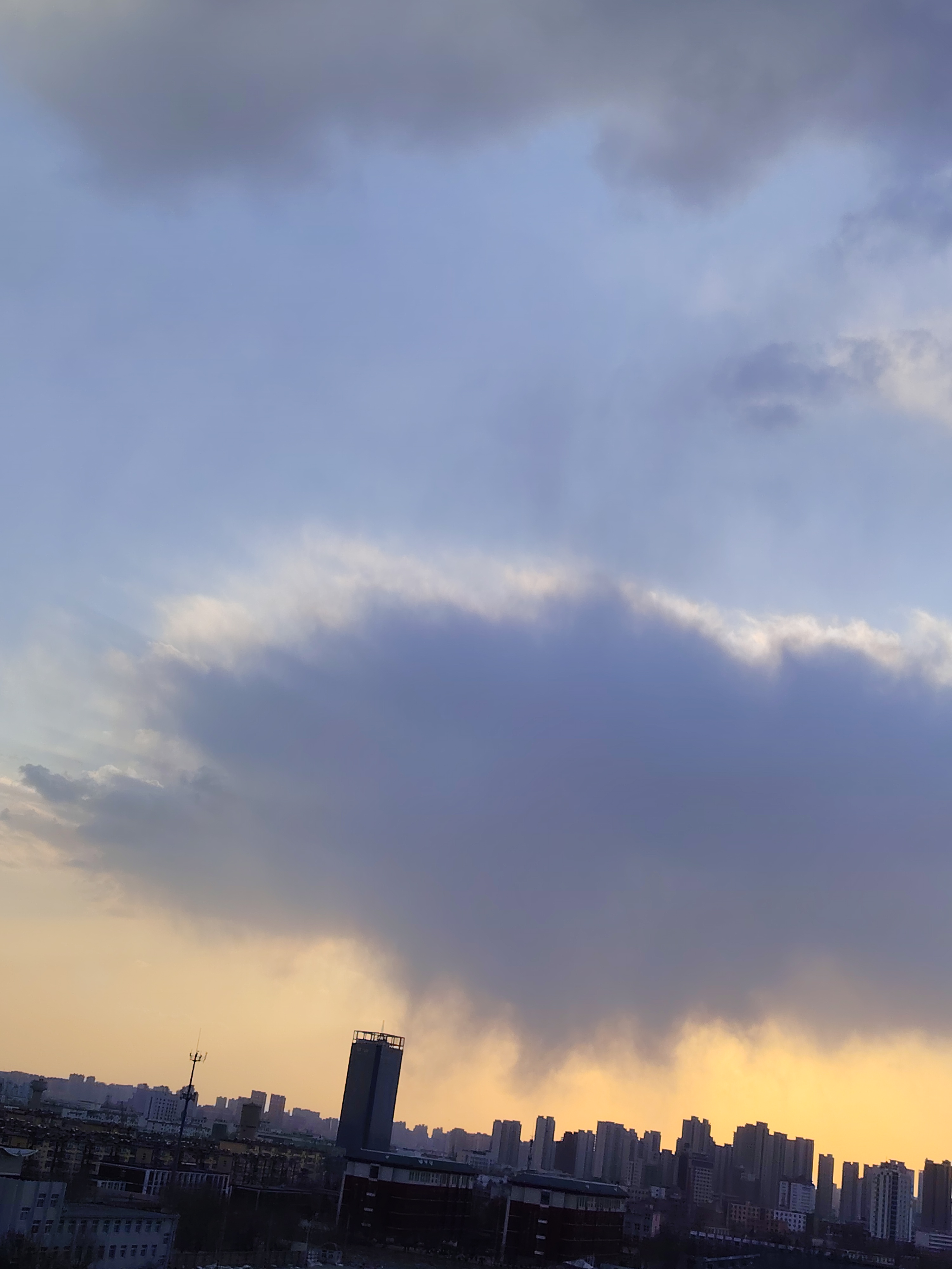 天空中的壮观云景