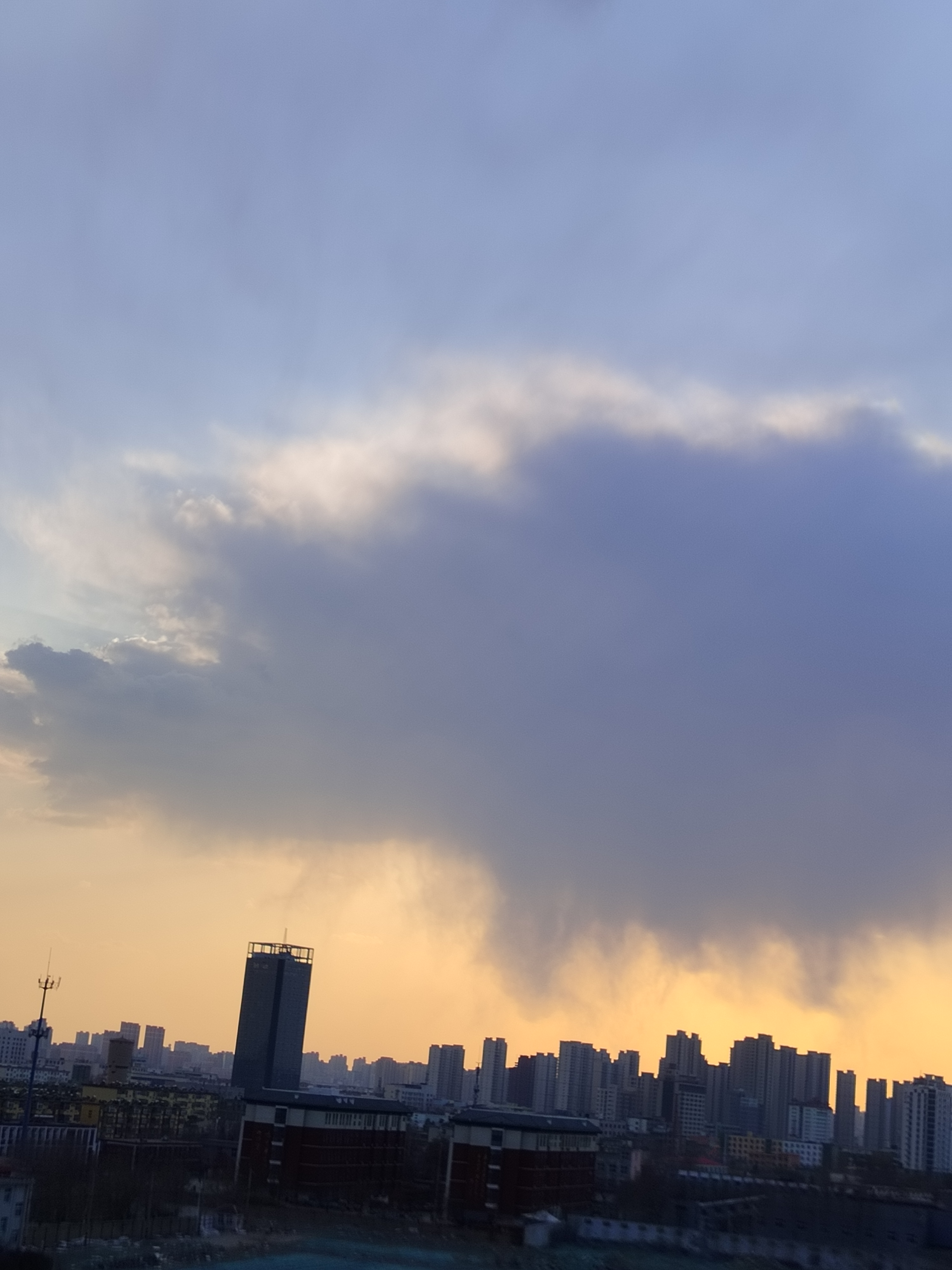 天空中的壮观云景