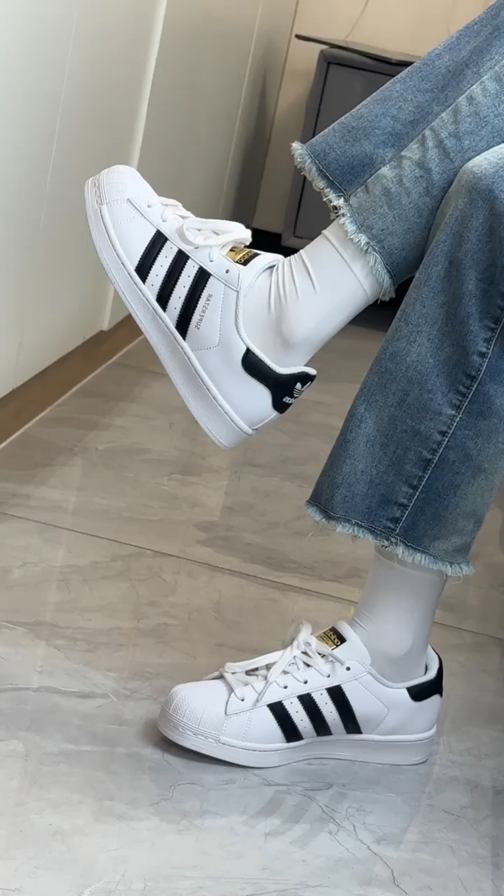 今天慢跑是运动鞋搭配小白袜