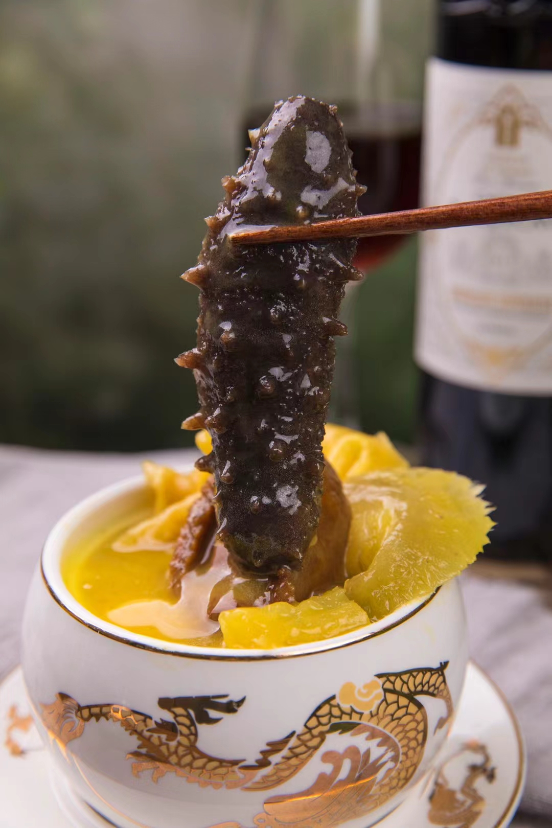 惊艳味蕾的佛跳墙大餐  哇塞,这条大海参真是让人惊叹不已!