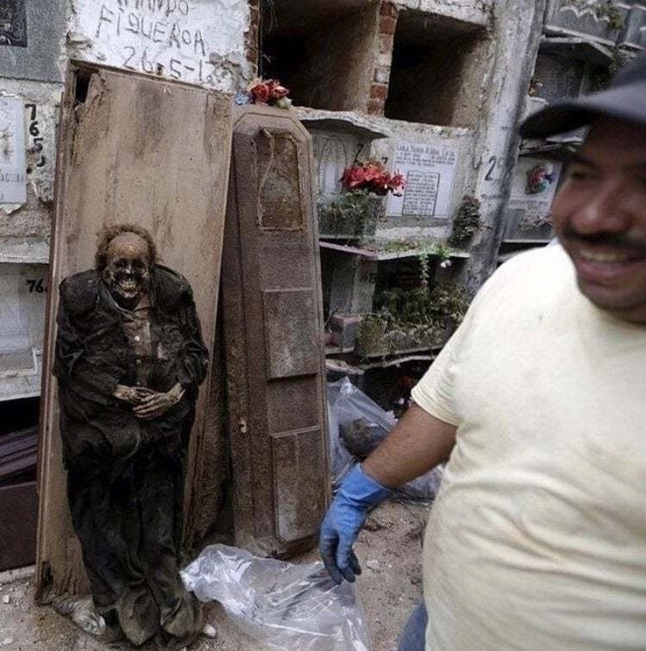 搞笑内涵图# 英叔说过一句话:仙人竖着葬,后人一定棒!